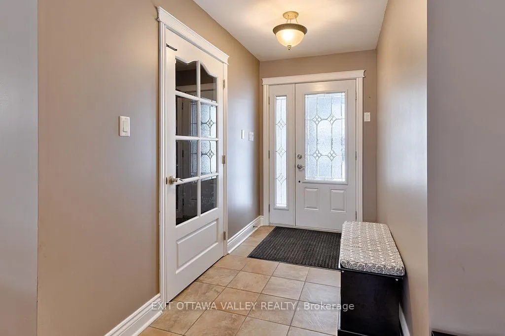 Photo 4 of 2023 Sandstone Crescent N, Petawawa — HOMEH