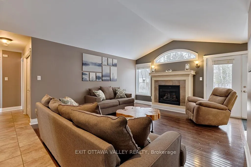 Photo 6 of 2023 Sandstone Crescent N, Petawawa — HOMEH