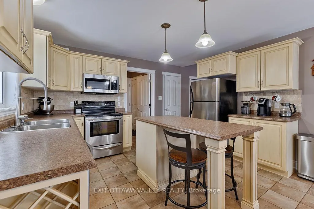 Photo 12 of 2023 Sandstone Crescent N, Petawawa — HOMEH
