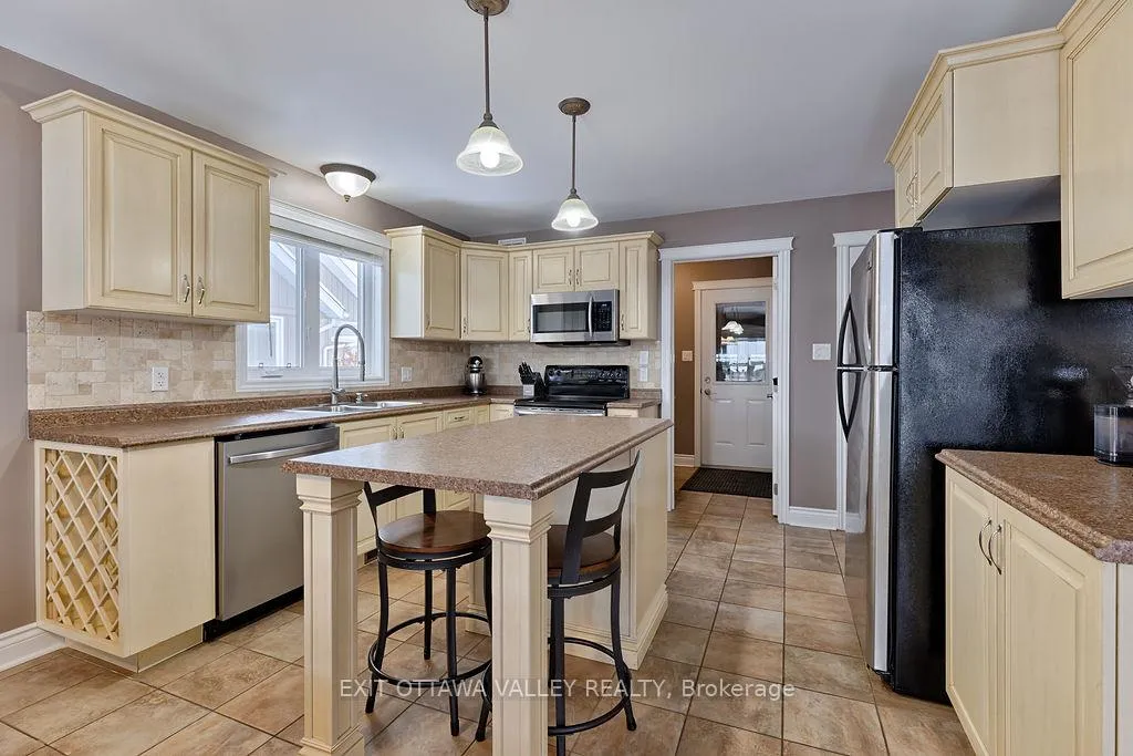 Photo 13 of 2023 Sandstone Crescent N, Petawawa — HOMEH