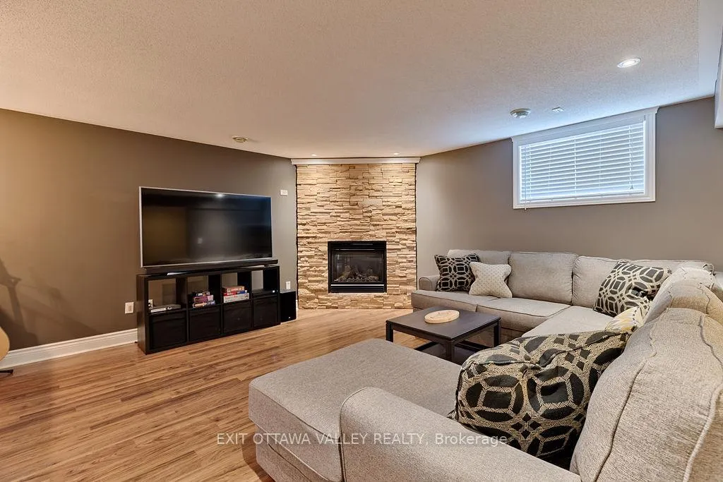 Photo 25 of 2023 Sandstone Crescent N, Petawawa — HOMEH