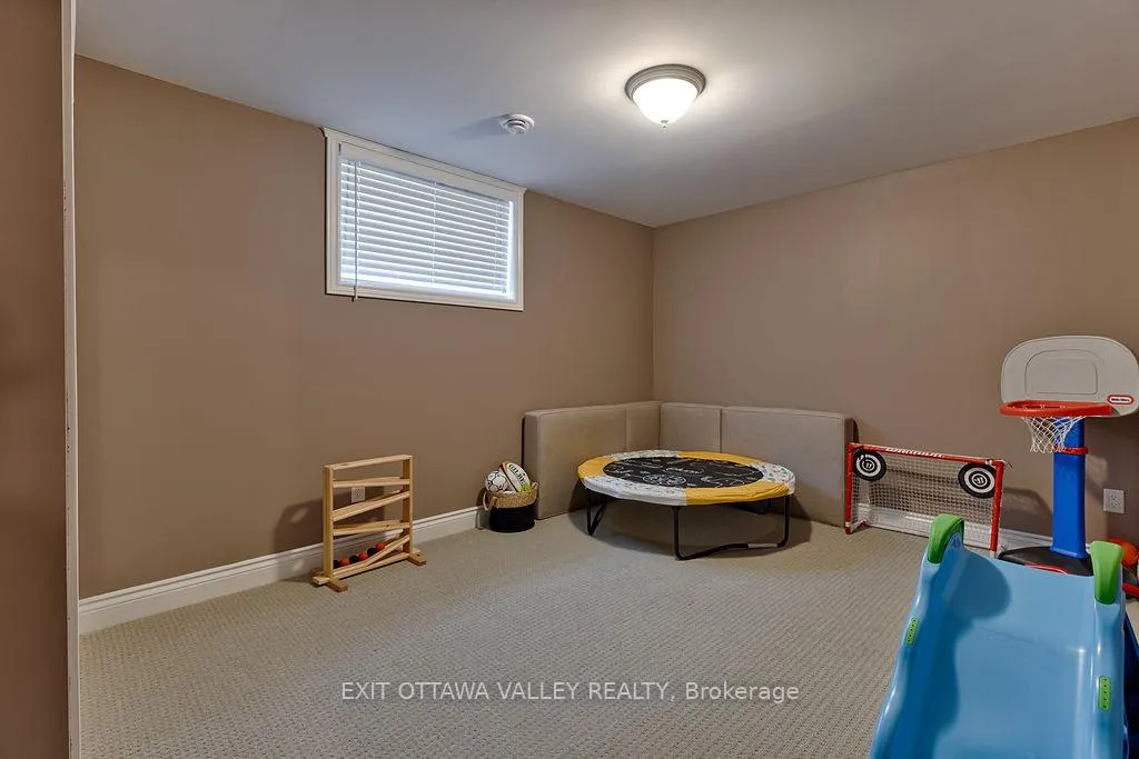 Photo 33 of 2023 Sandstone Crescent N, Petawawa — HOMEH
