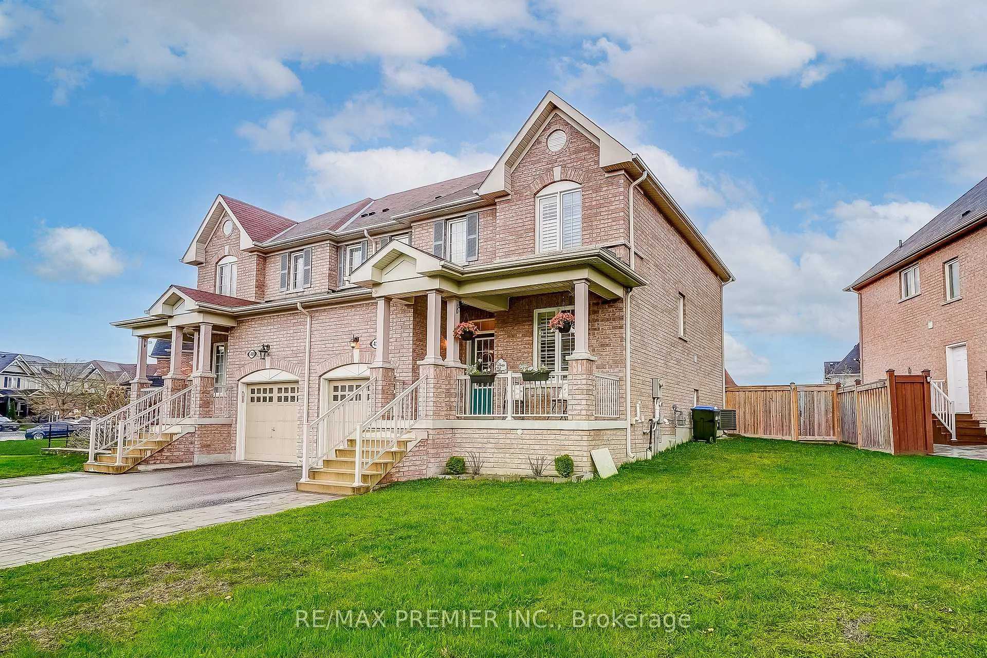 Photo 2 of 42 Jackson Drive, New Tecumseth, Tottenham — HOMEH