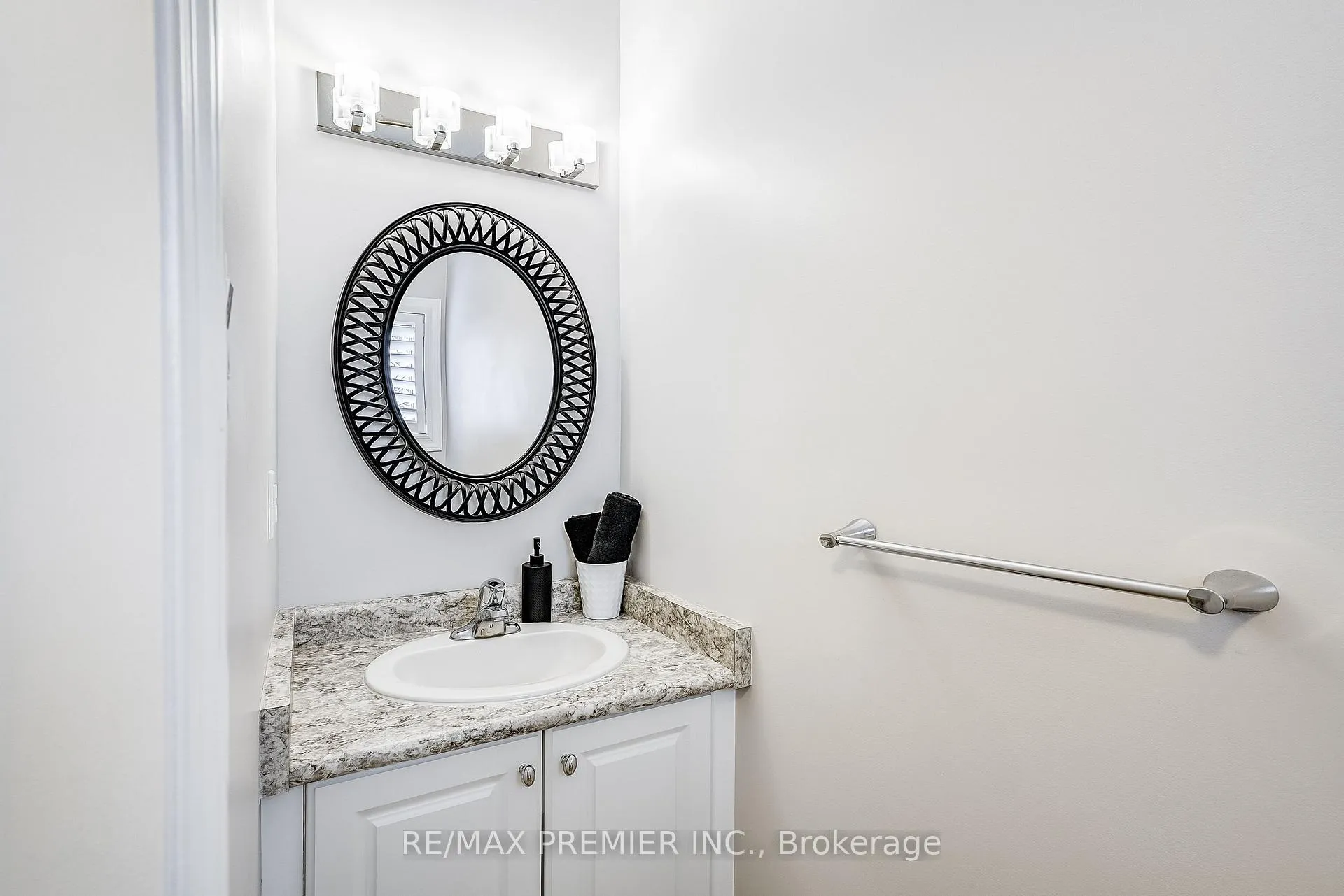 Photo 11 of 42 Jackson Drive, New Tecumseth, Tottenham — HOMEH