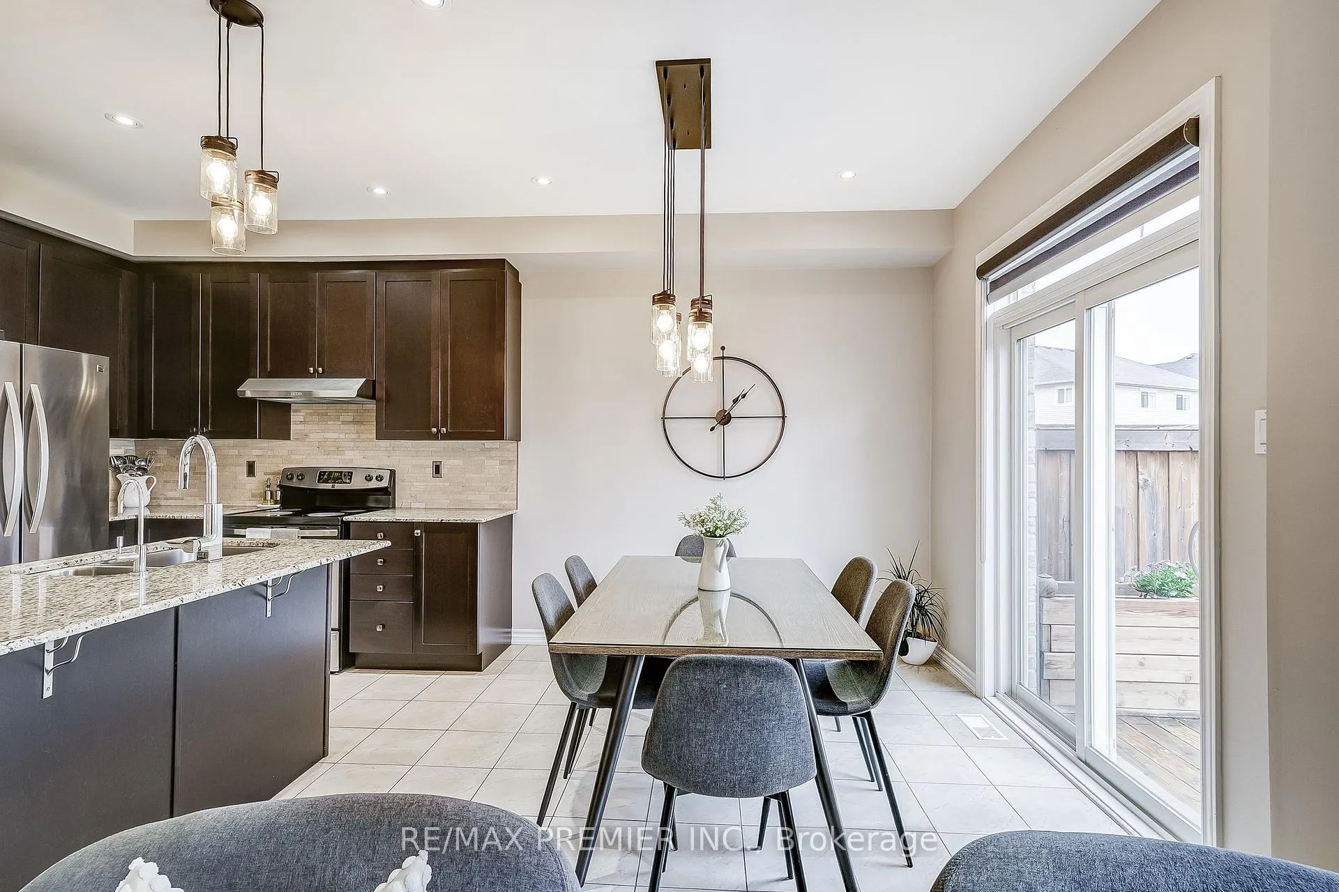 Photo 17 of 42 Jackson Drive, New Tecumseth, Tottenham — HOMEH