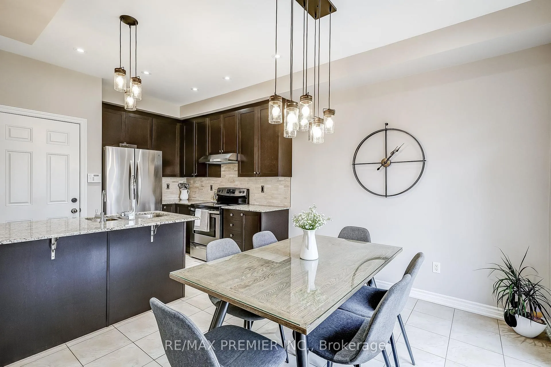 Photo 18 of 42 Jackson Drive, New Tecumseth, Tottenham — HOMEH
