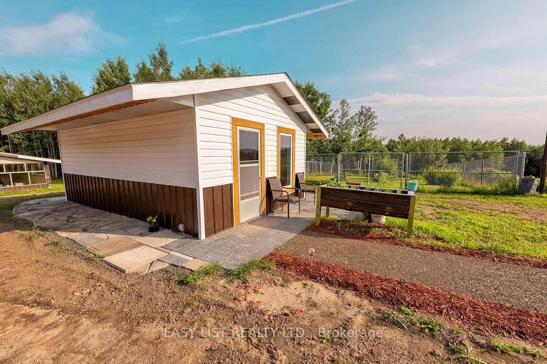 Photo 5 of 608 Copper Cliff Road, Neebing — HOMEH