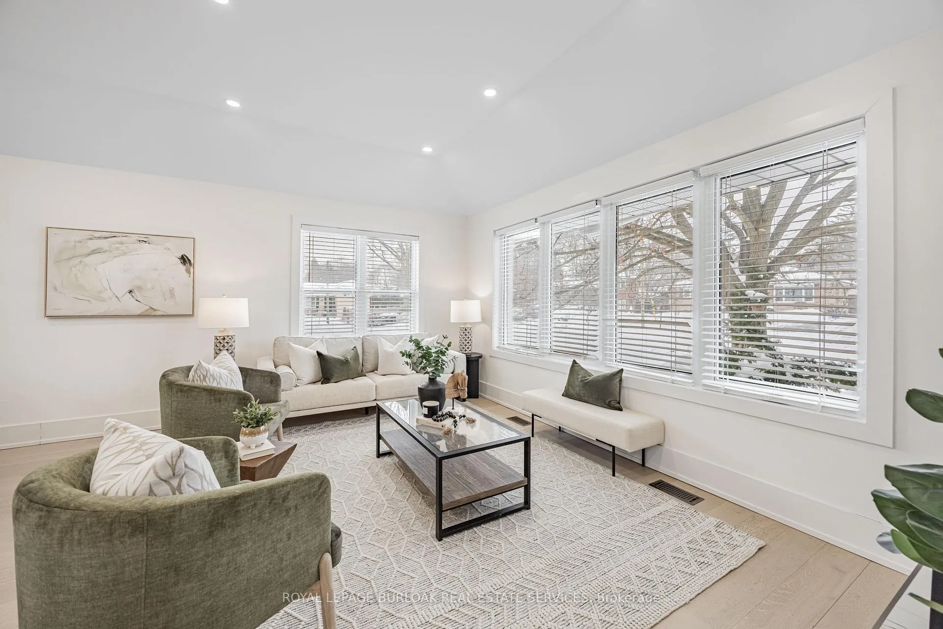 Photo 4 of 248 Wales Crescent, Oakville, Bronte — HOMEH