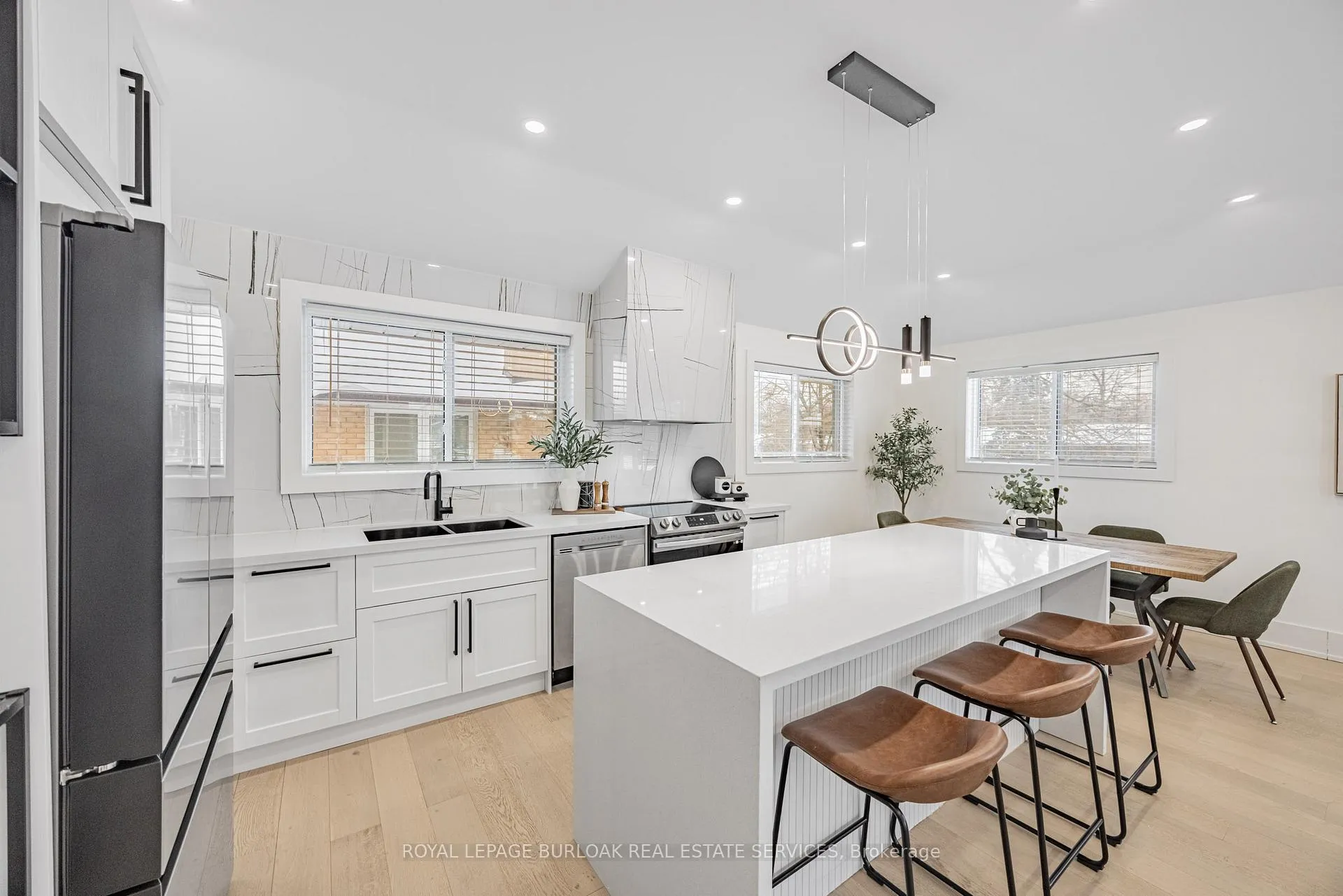 Photo 12 of 248 Wales Crescent, Oakville, Bronte — HOMEH