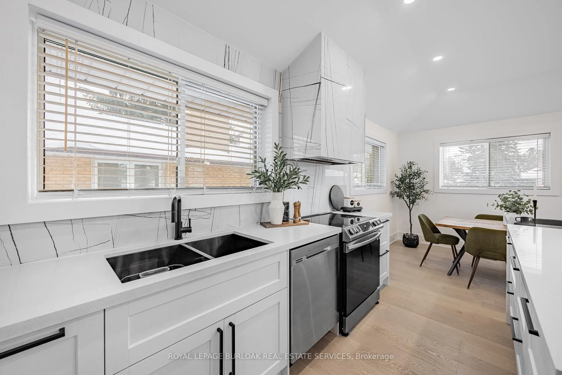Photo 13 of 248 Wales Crescent, Oakville, Bronte — HOMEH