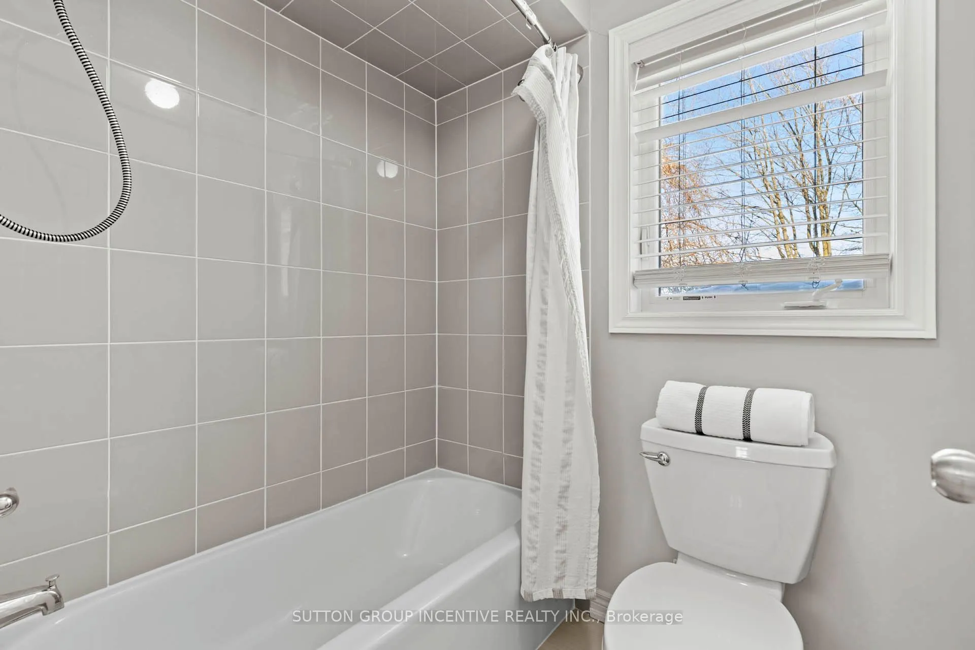 Photo 28 of 1252 Bardeau Street, Innisfil, Lefroy — HOMEH
