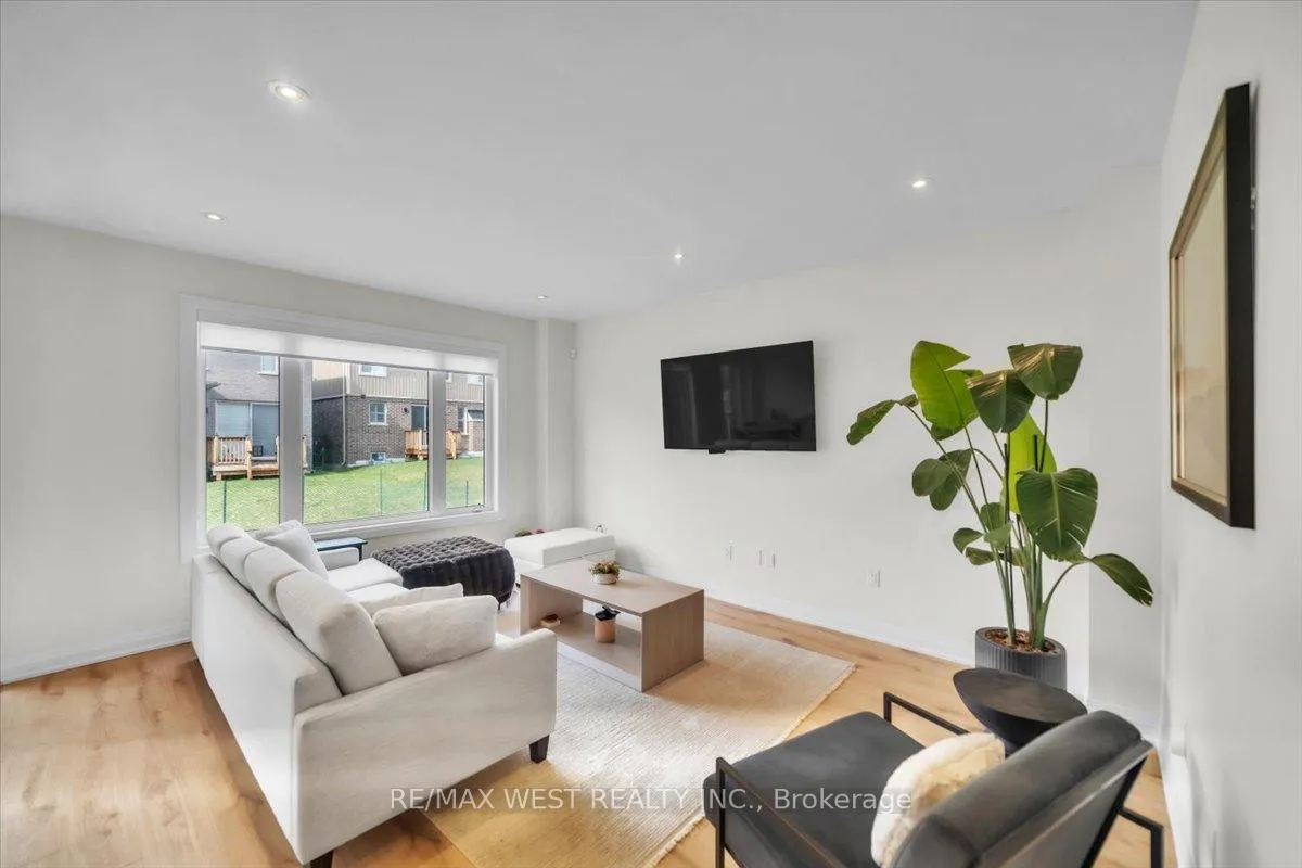 Photo 5 of 27 Shepherd Drive, Barrie, Rural Barrie Southeast — HOMEH