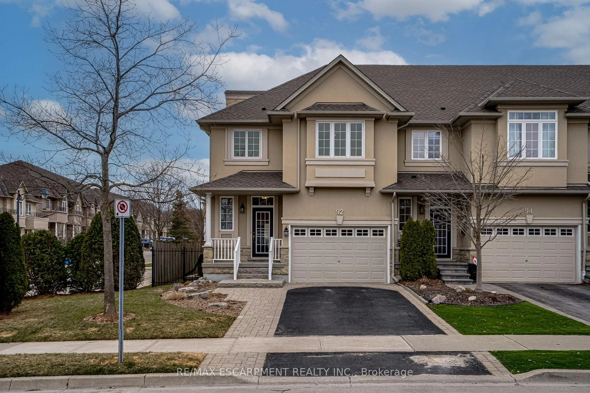 Photo 1 of 92 Newcombe Road, Hamilton, Dundas — HOMEH