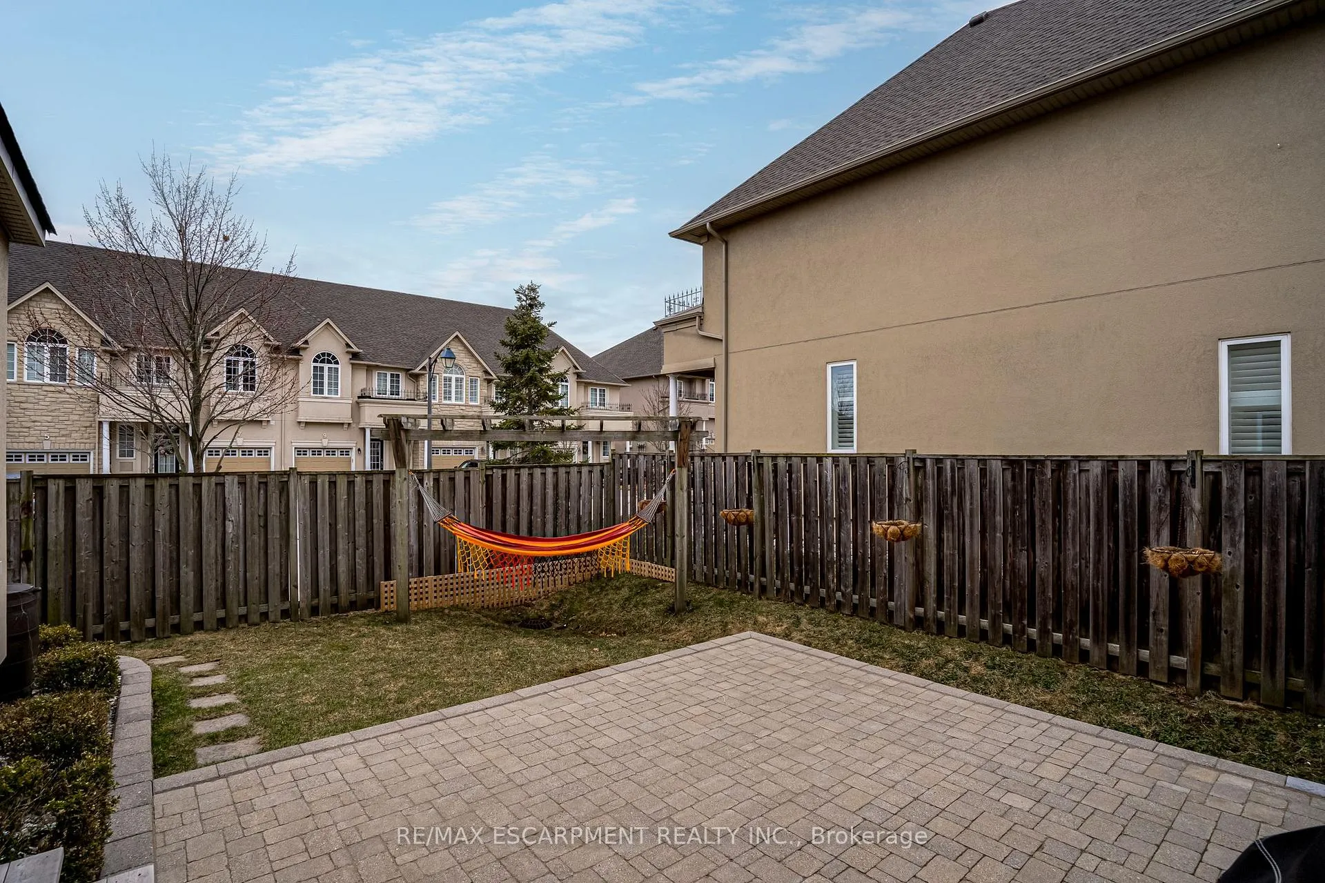 Photo 2 of 92 Newcombe Road, Hamilton, Dundas — HOMEH
