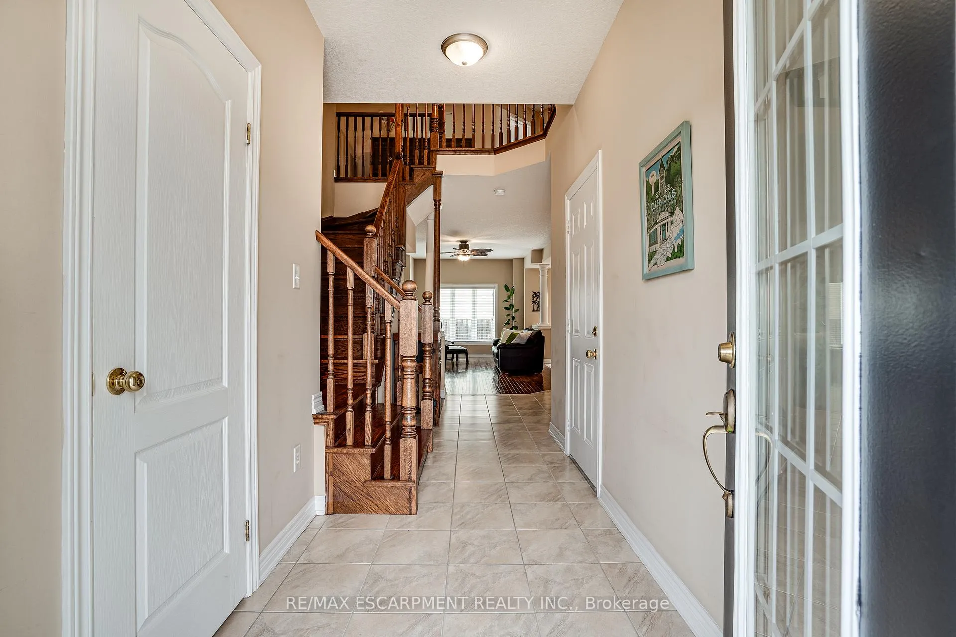 Photo 3 of 92 Newcombe Road, Hamilton, Dundas — HOMEH