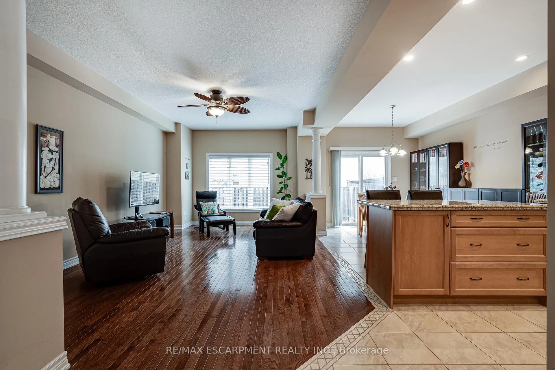 Photo 4 of 92 Newcombe Road, Hamilton, Dundas — HOMEH