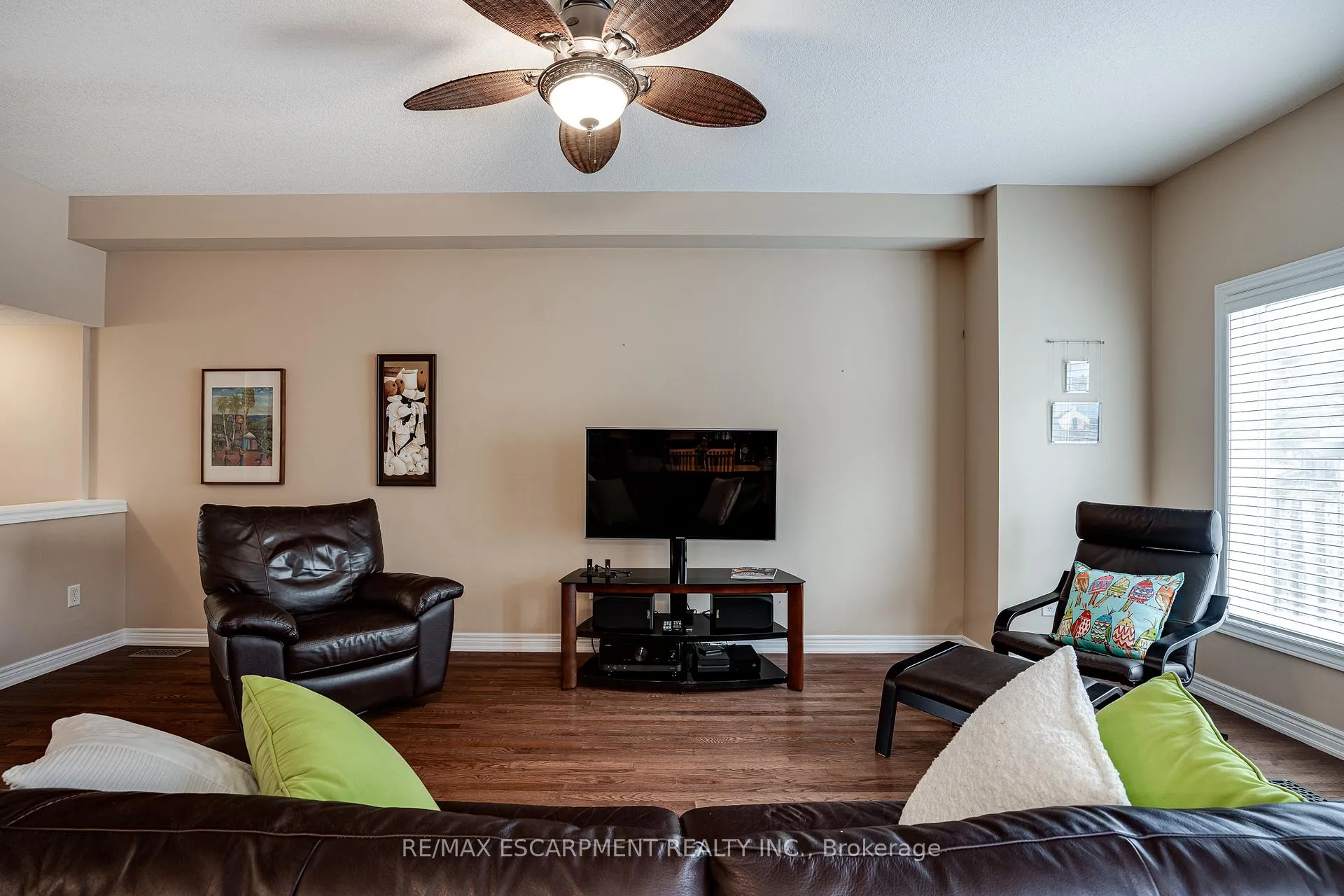 Photo 6 of 92 Newcombe Road, Hamilton, Dundas — HOMEH