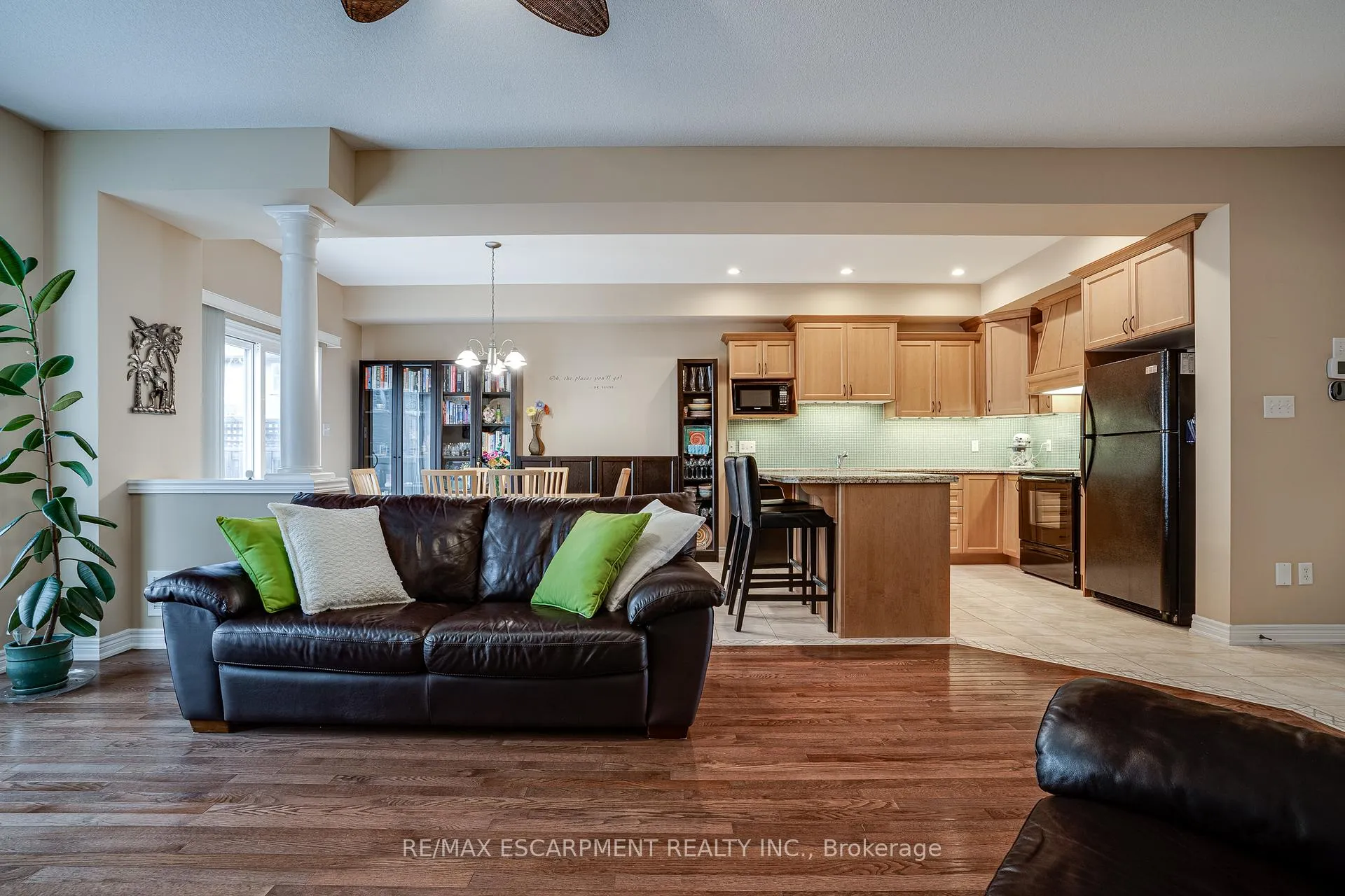 Photo 8 of 92 Newcombe Road, Hamilton, Dundas — HOMEH