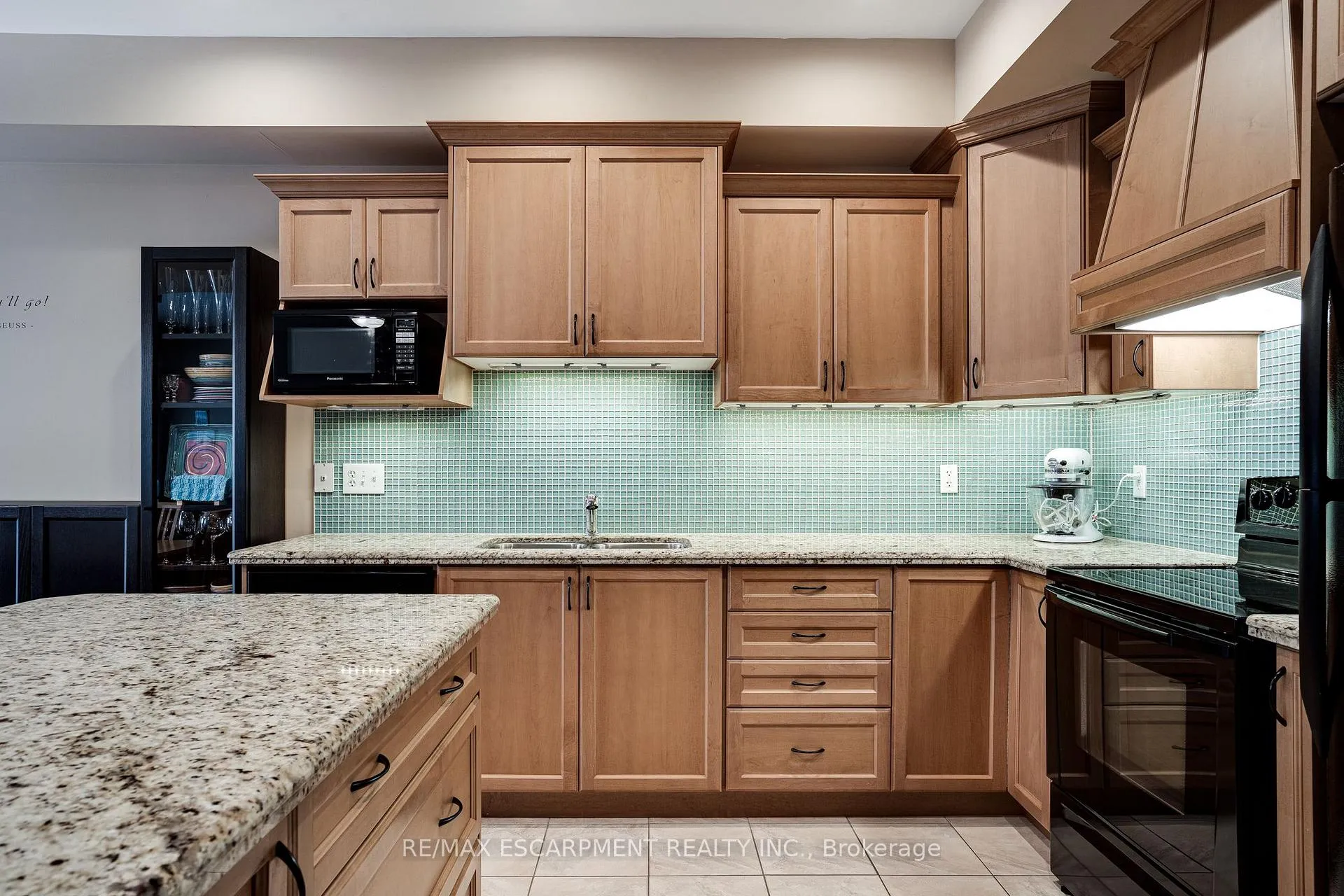 Photo 9 of 92 Newcombe Road, Hamilton, Dundas — HOMEH