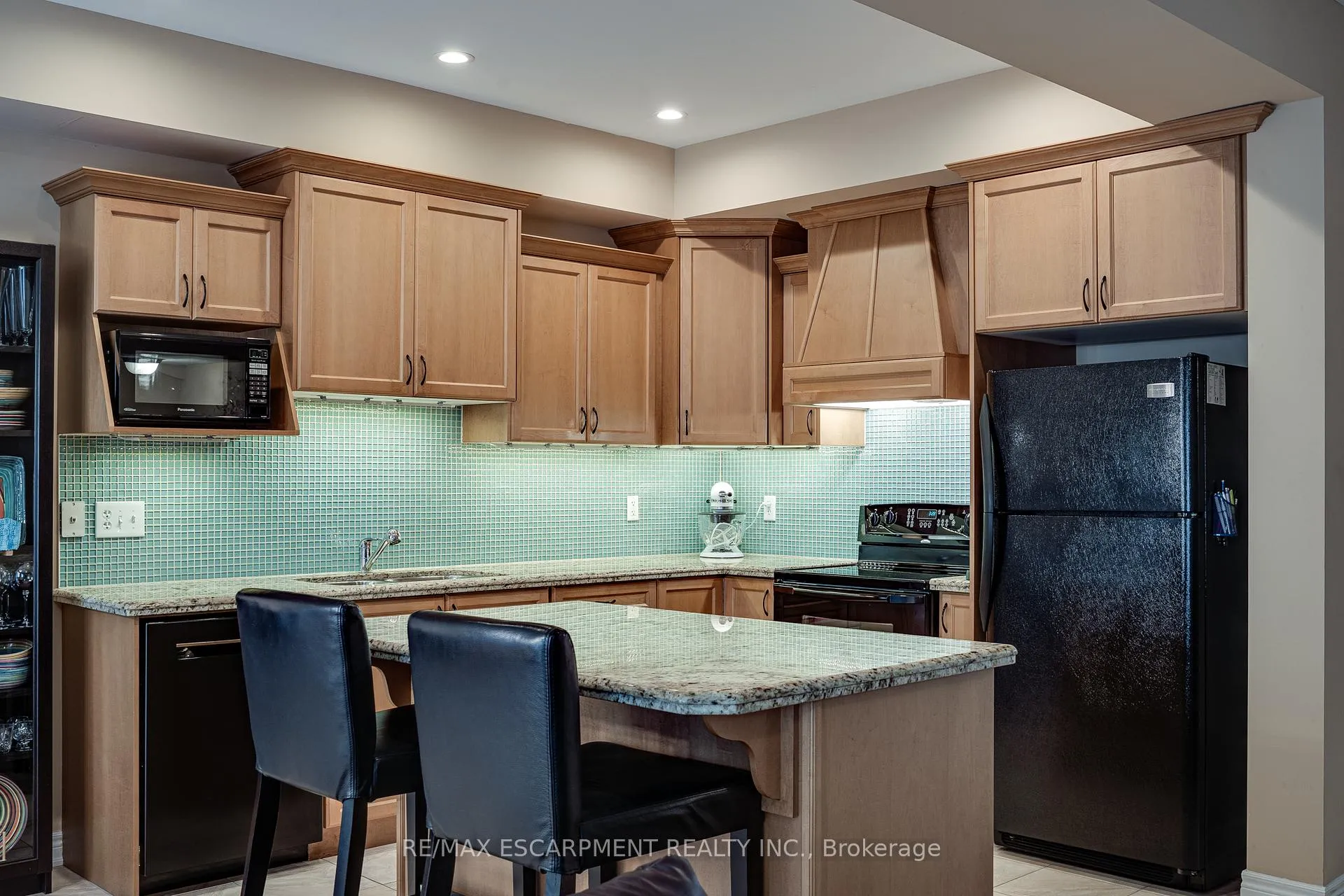 Photo 10 of 92 Newcombe Road, Hamilton, Dundas — HOMEH