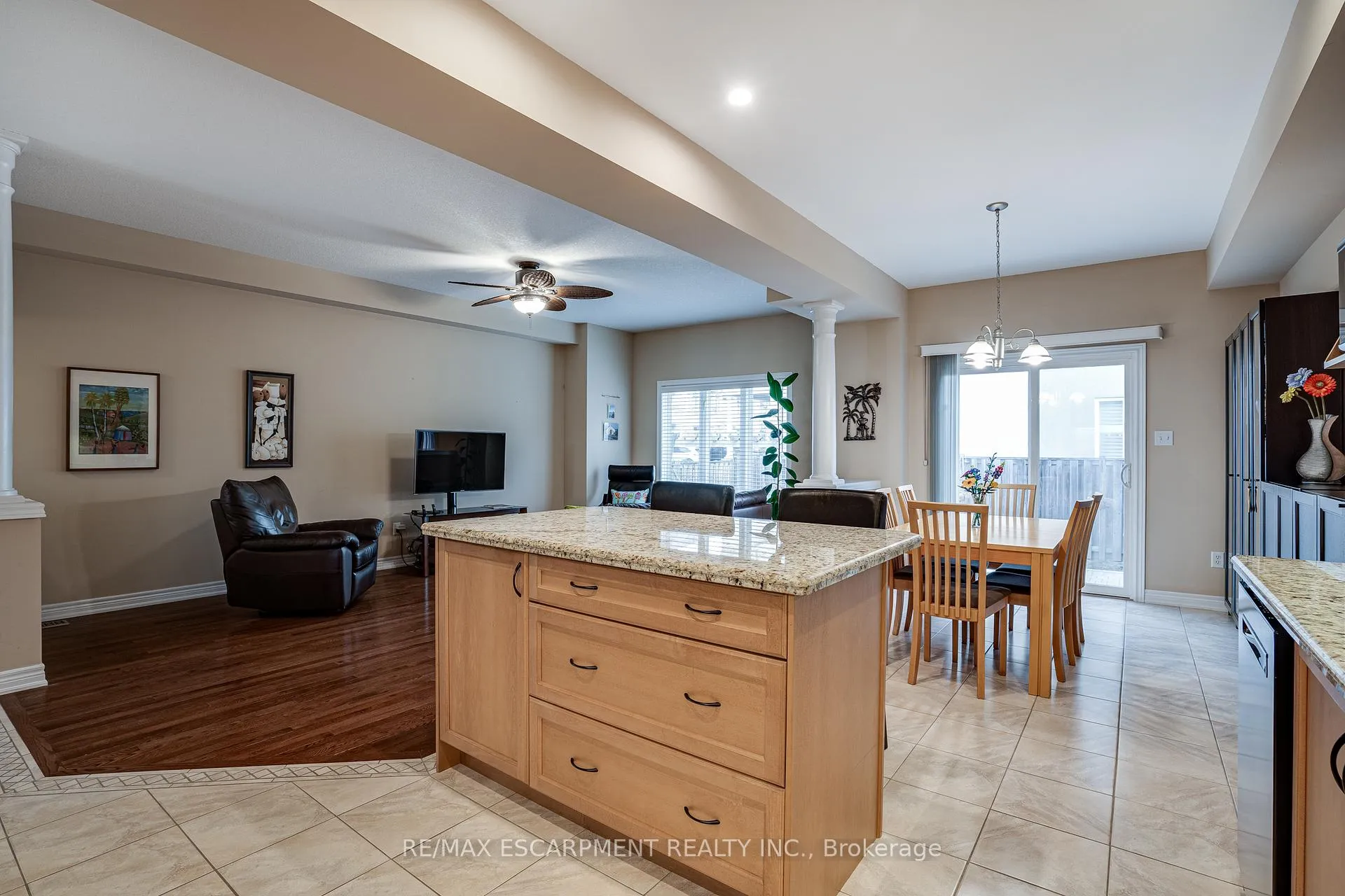 Photo 13 of 92 Newcombe Road, Hamilton, Dundas — HOMEH