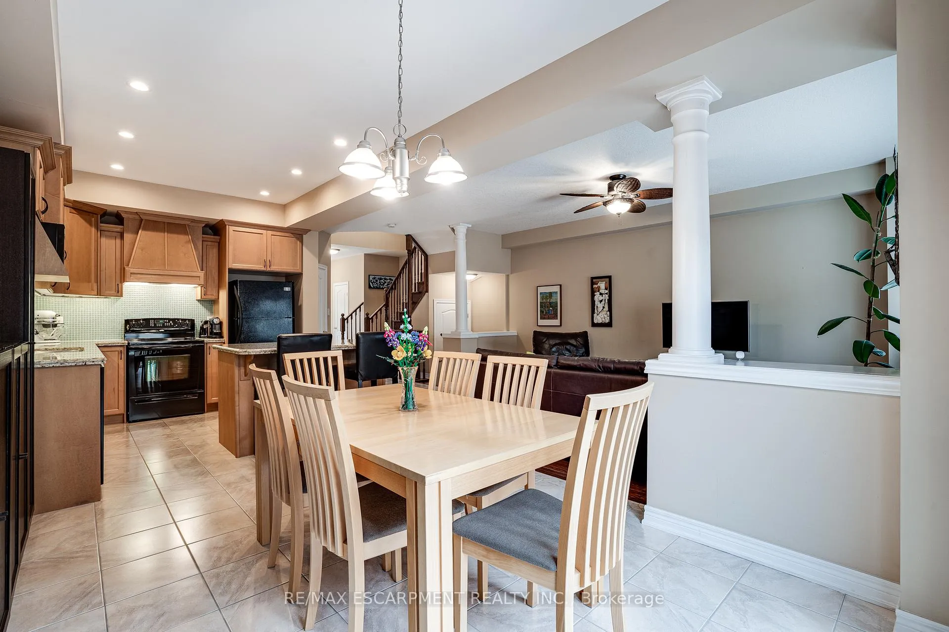 Photo 18 of 92 Newcombe Road, Hamilton, Dundas — HOMEH