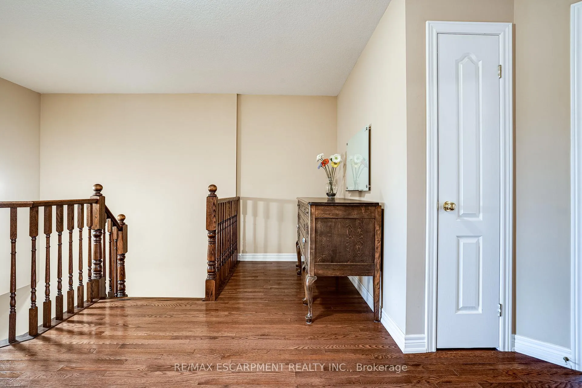 Photo 20 of 92 Newcombe Road, Hamilton, Dundas — HOMEH