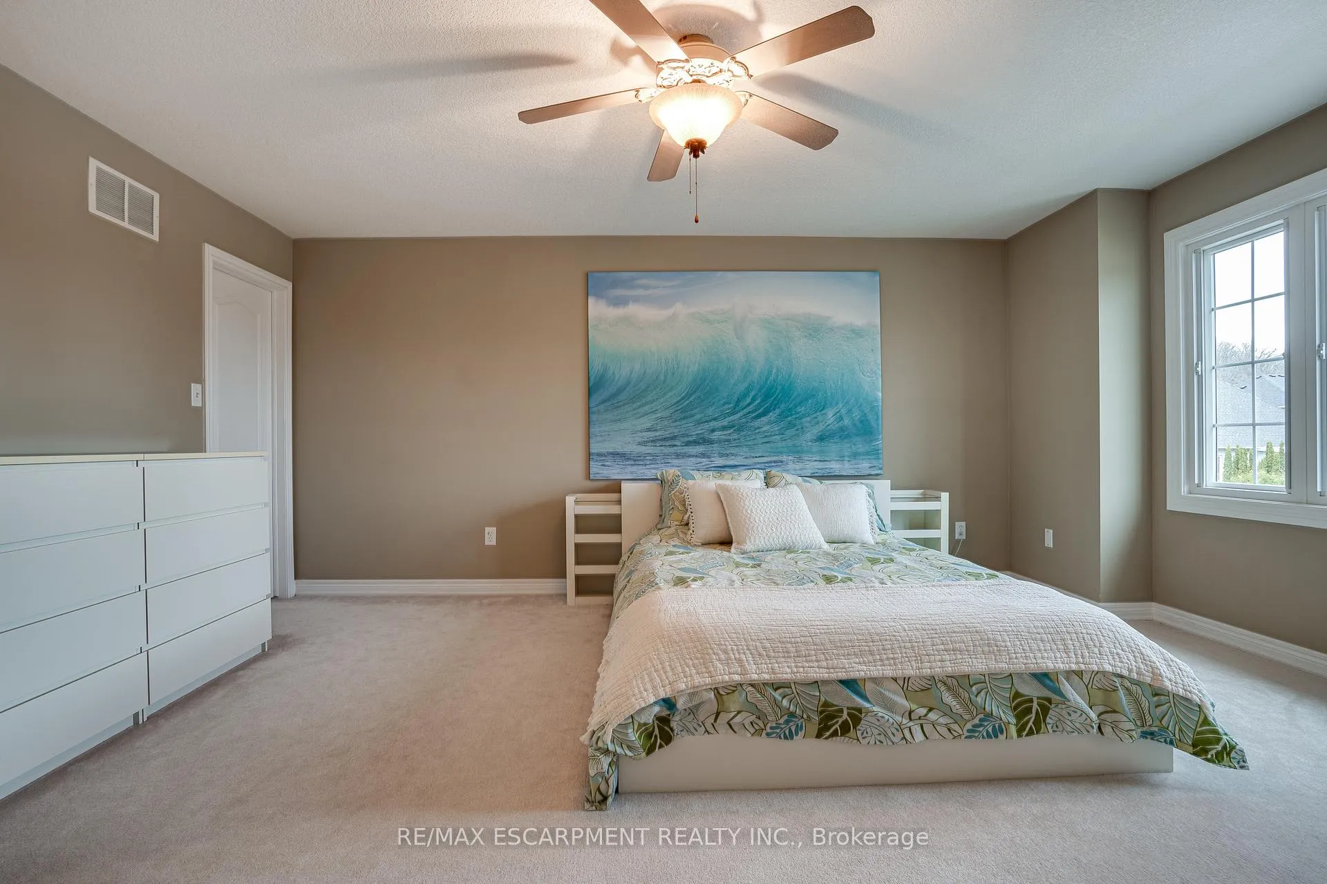 Photo 21 of 92 Newcombe Road, Hamilton, Dundas — HOMEH