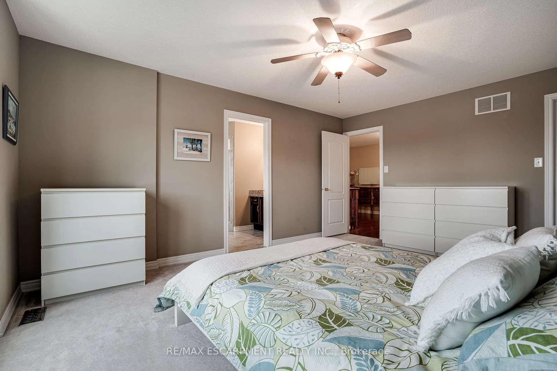 Photo 23 of 92 Newcombe Road, Hamilton, Dundas — HOMEH