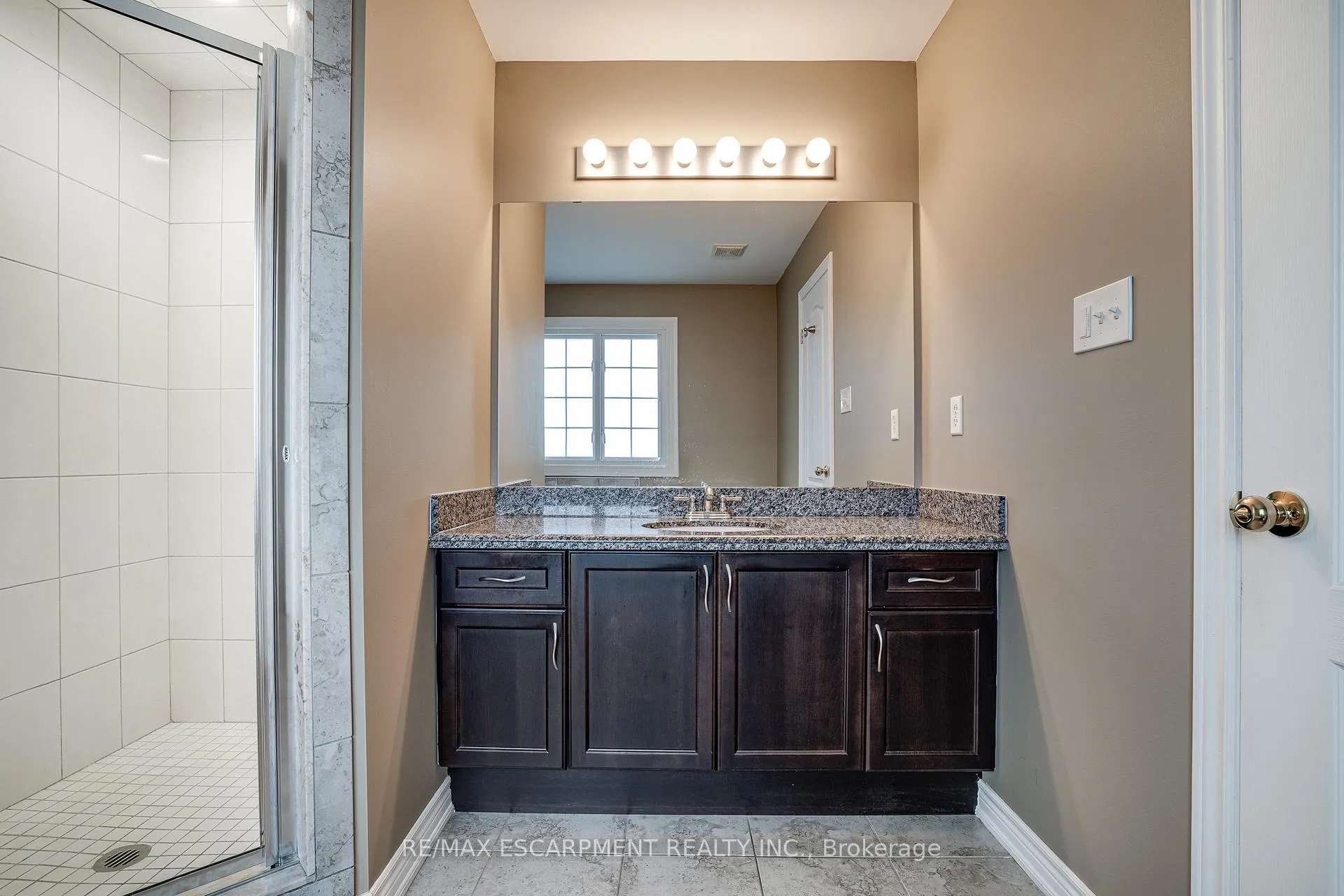 Photo 25 of 92 Newcombe Road, Hamilton, Dundas — HOMEH
