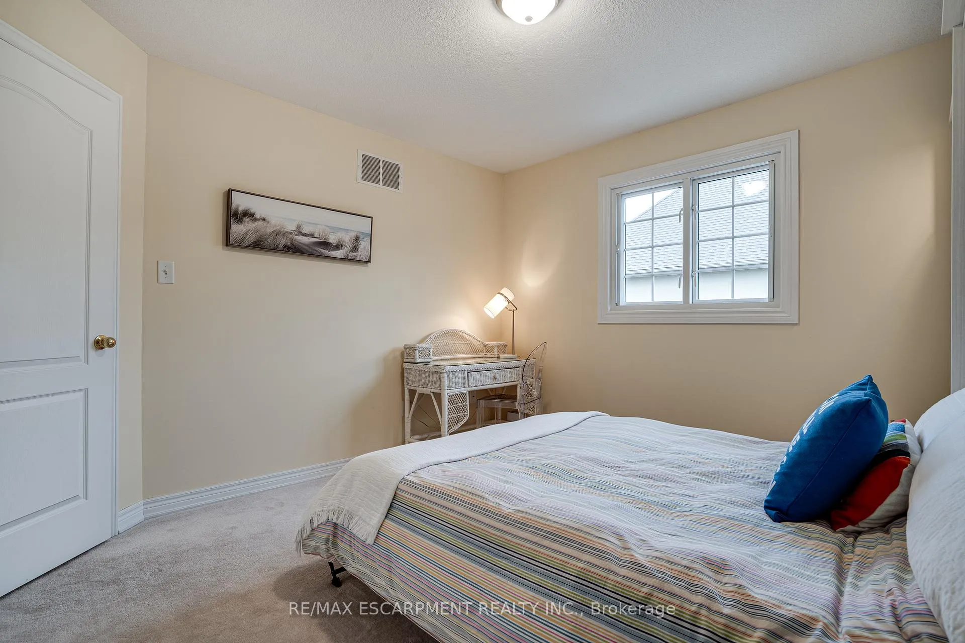 Photo 27 of 92 Newcombe Road, Hamilton, Dundas — HOMEH