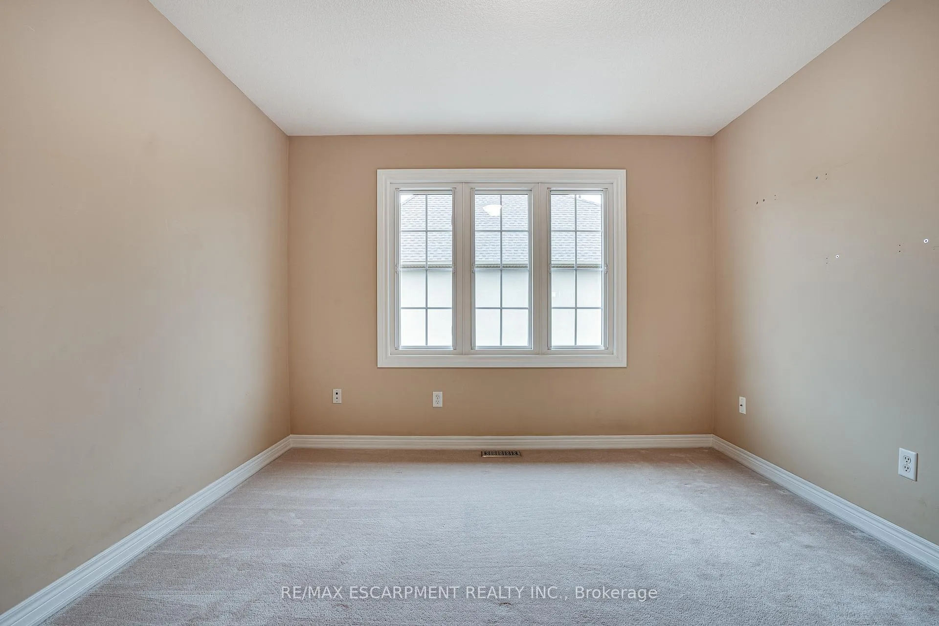Photo 30 of 92 Newcombe Road, Hamilton, Dundas — HOMEH