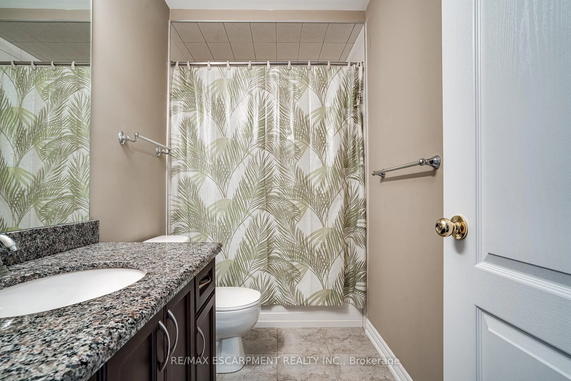 Photo 32 of 92 Newcombe Road, Hamilton, Dundas — HOMEH