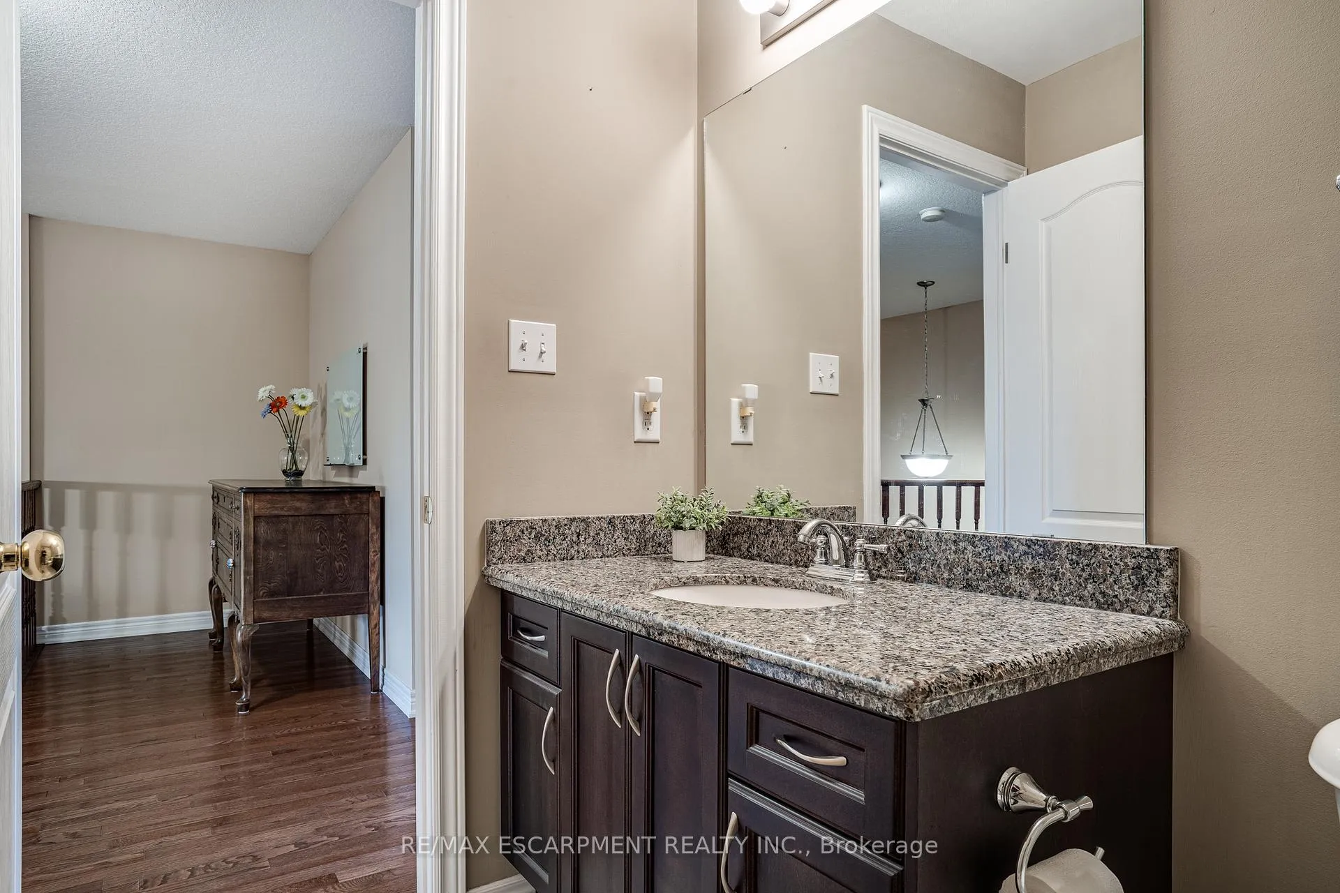 Photo 33 of 92 Newcombe Road, Hamilton, Dundas — HOMEH