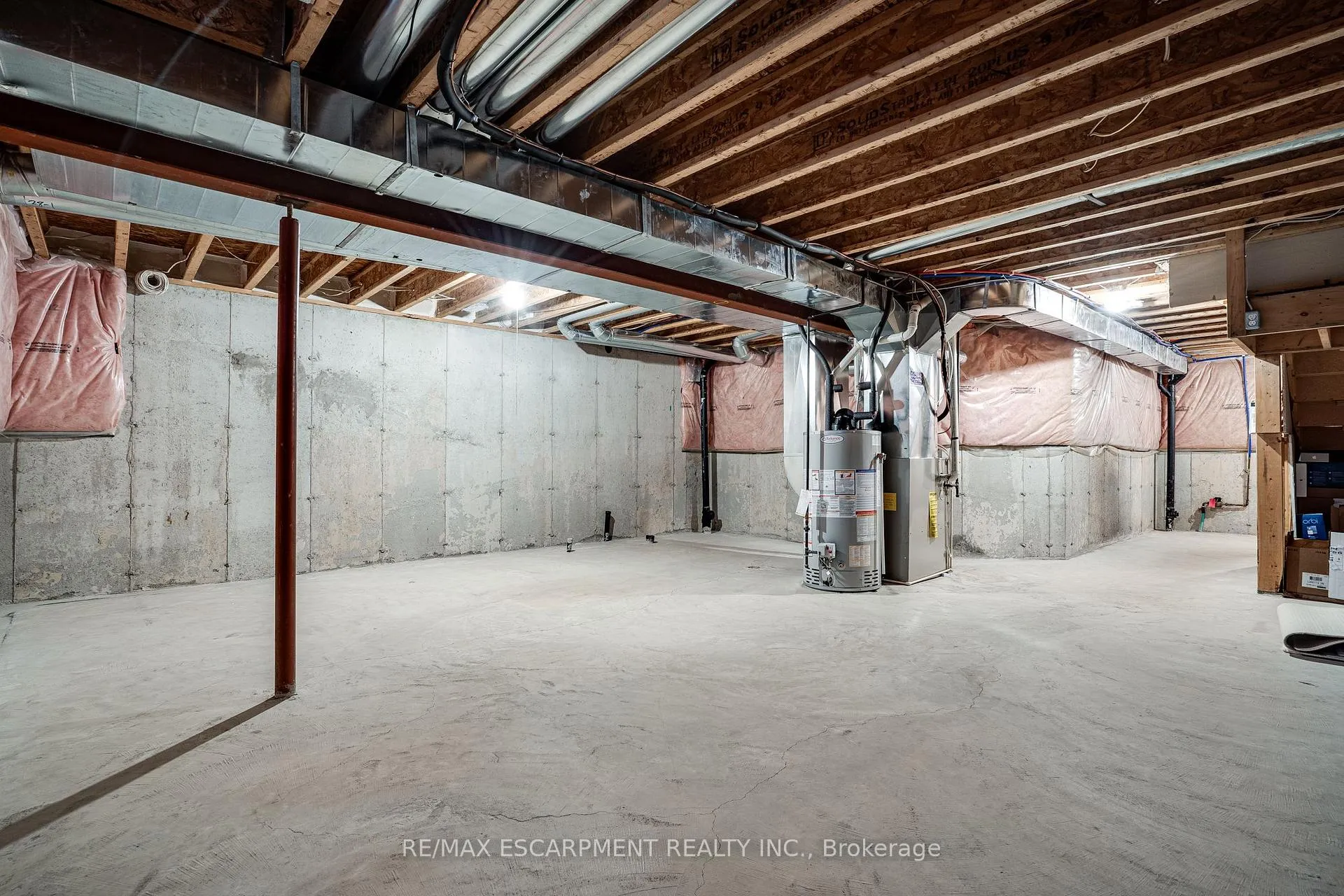 Photo 36 of 92 Newcombe Road, Hamilton, Dundas — HOMEH