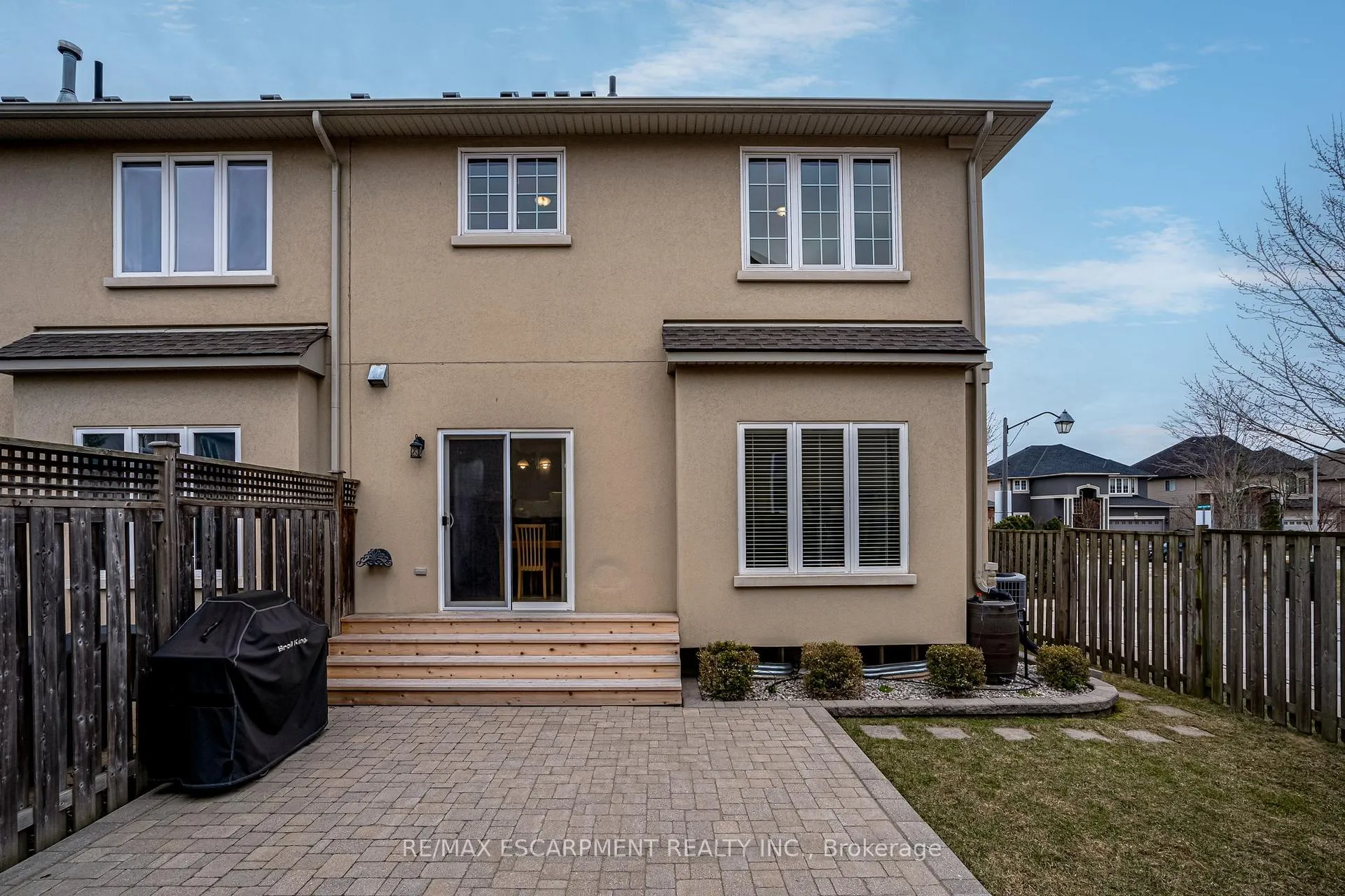 Photo 39 of 92 Newcombe Road, Hamilton, Dundas — HOMEH