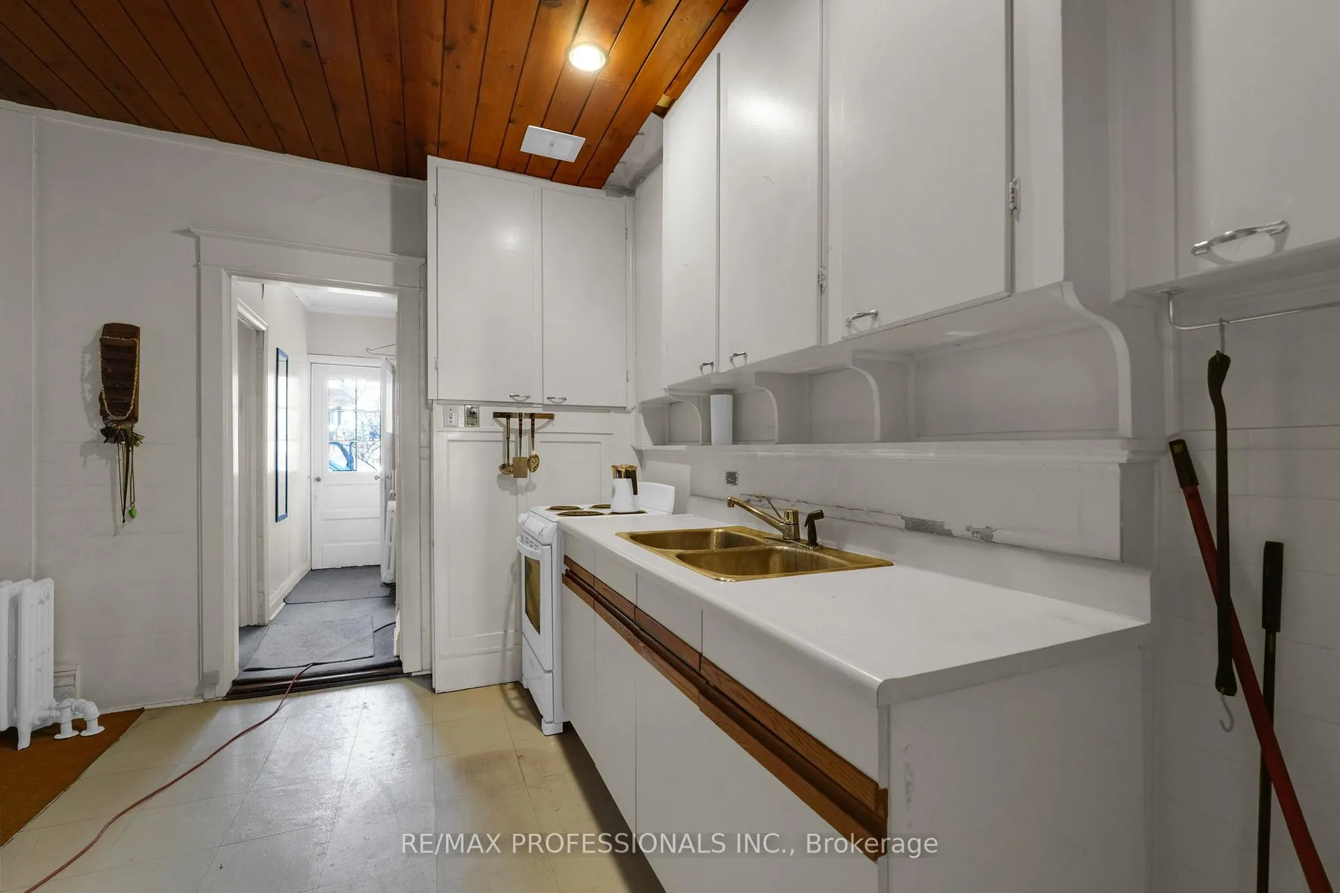 Photo 9 of 68 Dixon Avenue, Toronto, The Beaches — HOMEH