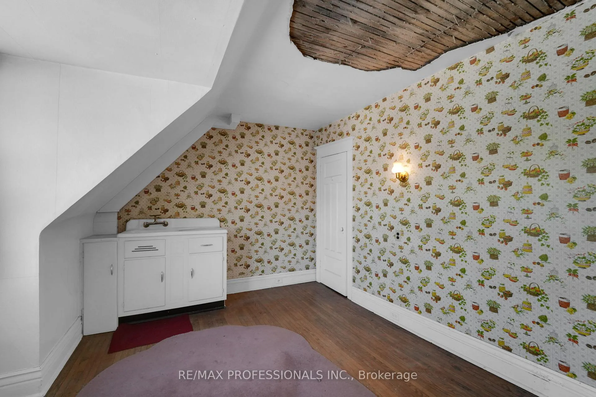Photo 25 of 68 Dixon Avenue, Toronto, The Beaches — HOMEH
