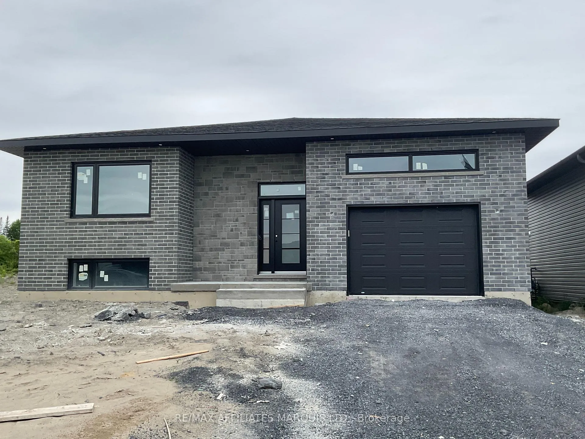 Photo 1 of 180 Emily Jade Crescent, Cornwall — HOMEH