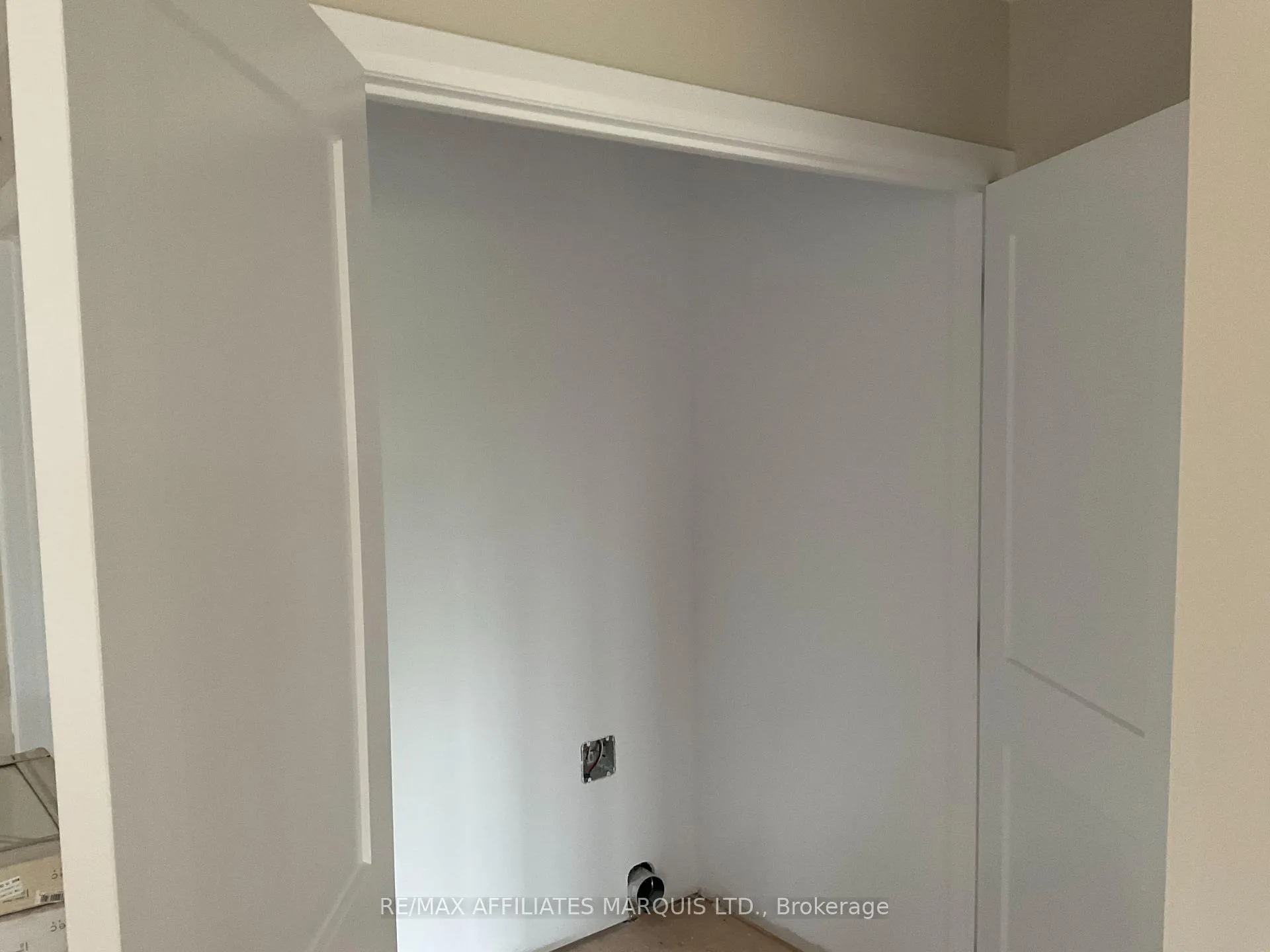 Photo 5 of 180 Emily Jade Crescent, Cornwall — HOMEH