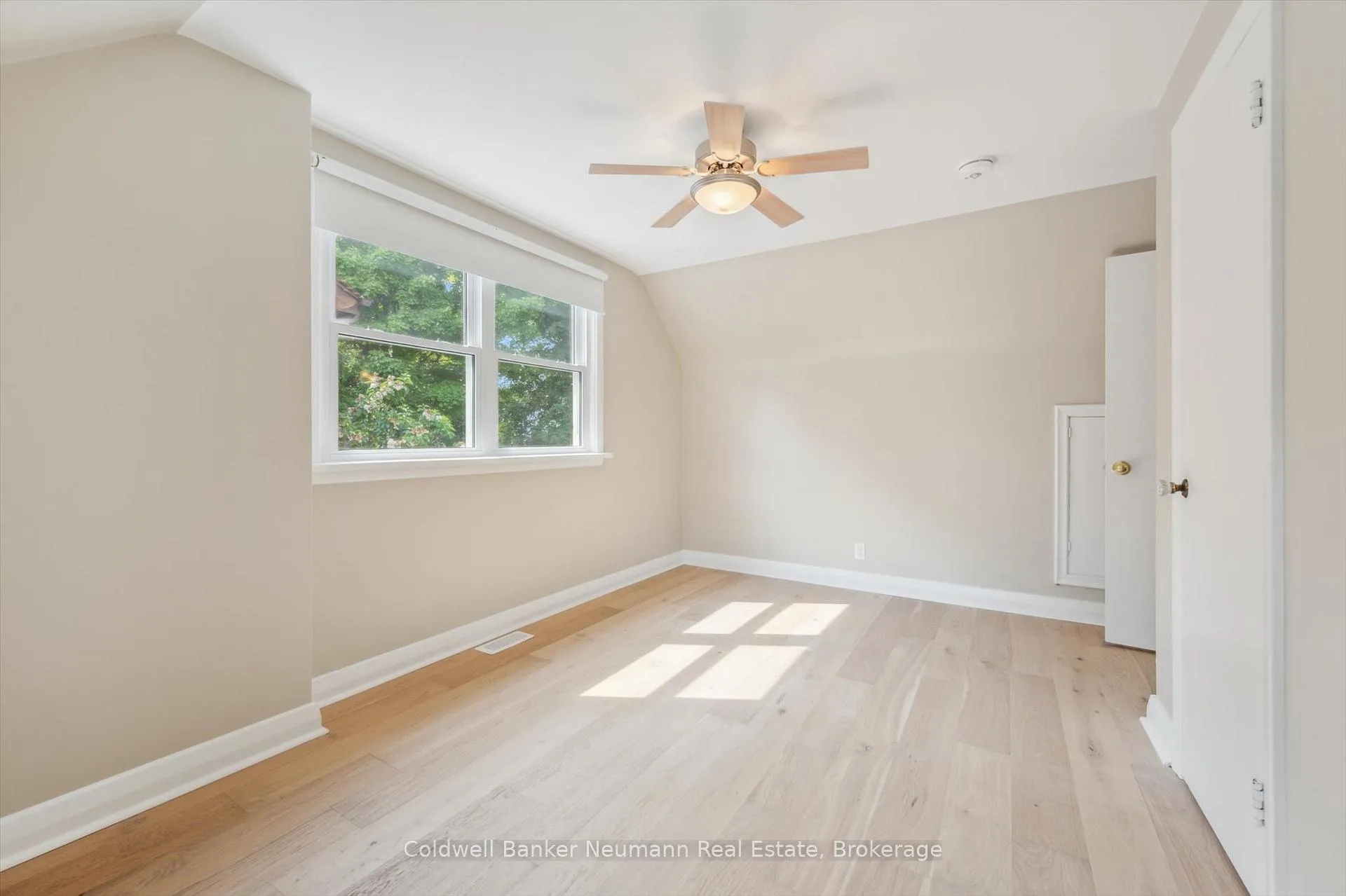 Photo 6 of 26 Elginfield Drive, Guelph, Grange Road — HOMEH
