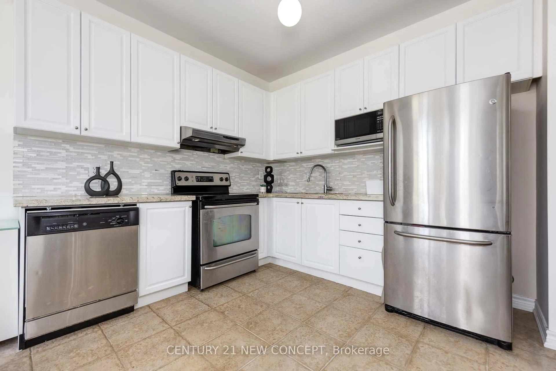Photo 16 of 154 Gauguin Avenue, Vaughan, Patterson — HOMEH