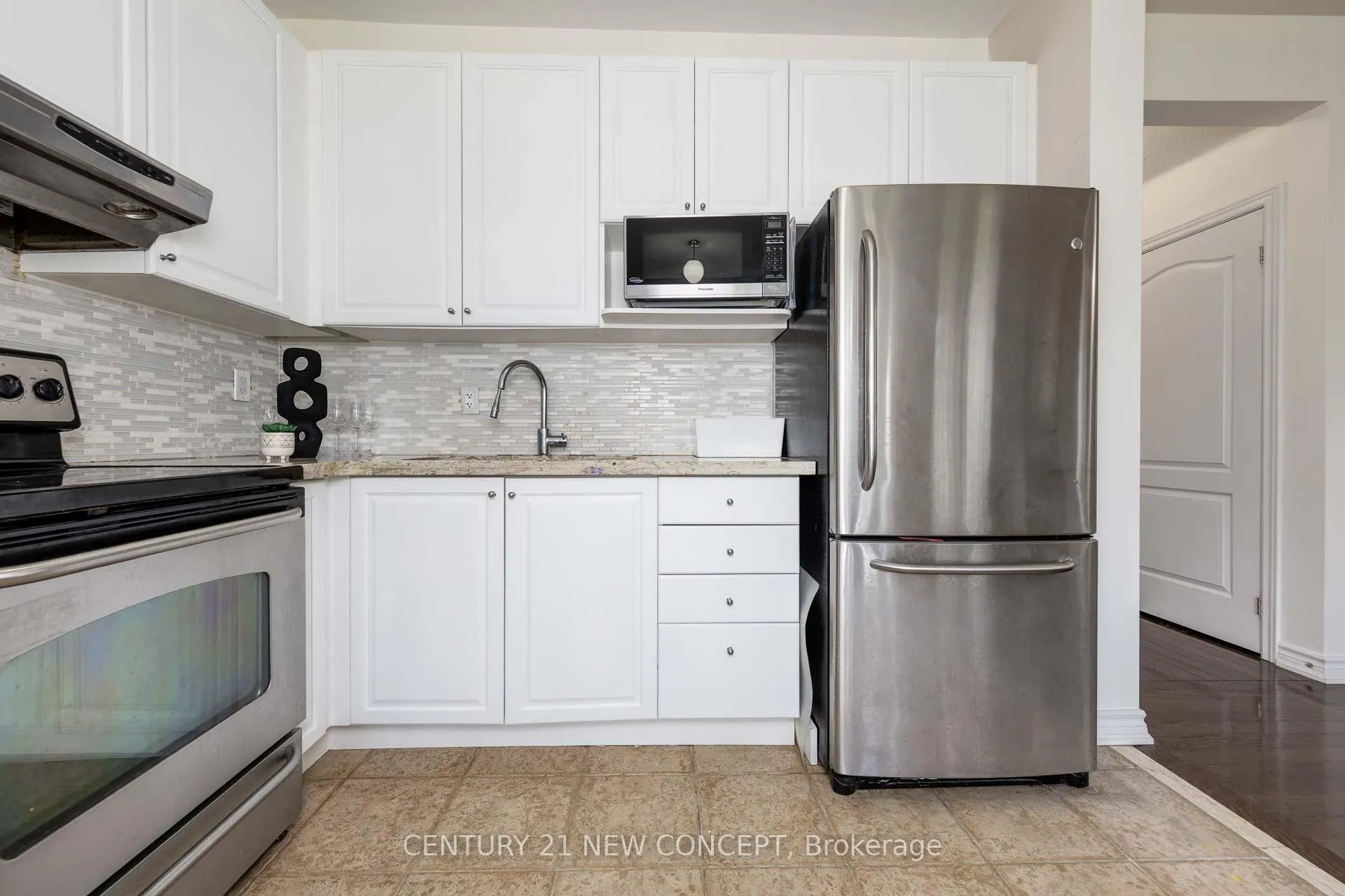 Photo 17 of 154 Gauguin Avenue, Vaughan, Patterson — HOMEH