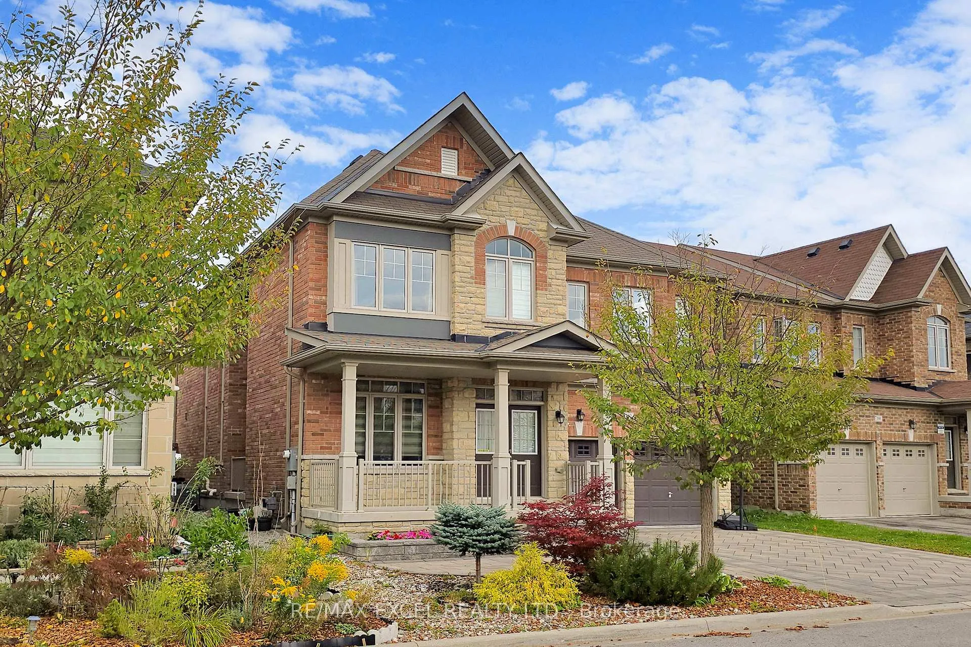 Photo 3 of 160 Roy Harper Avenue, Aurora, Rural Aurora — HOMEH