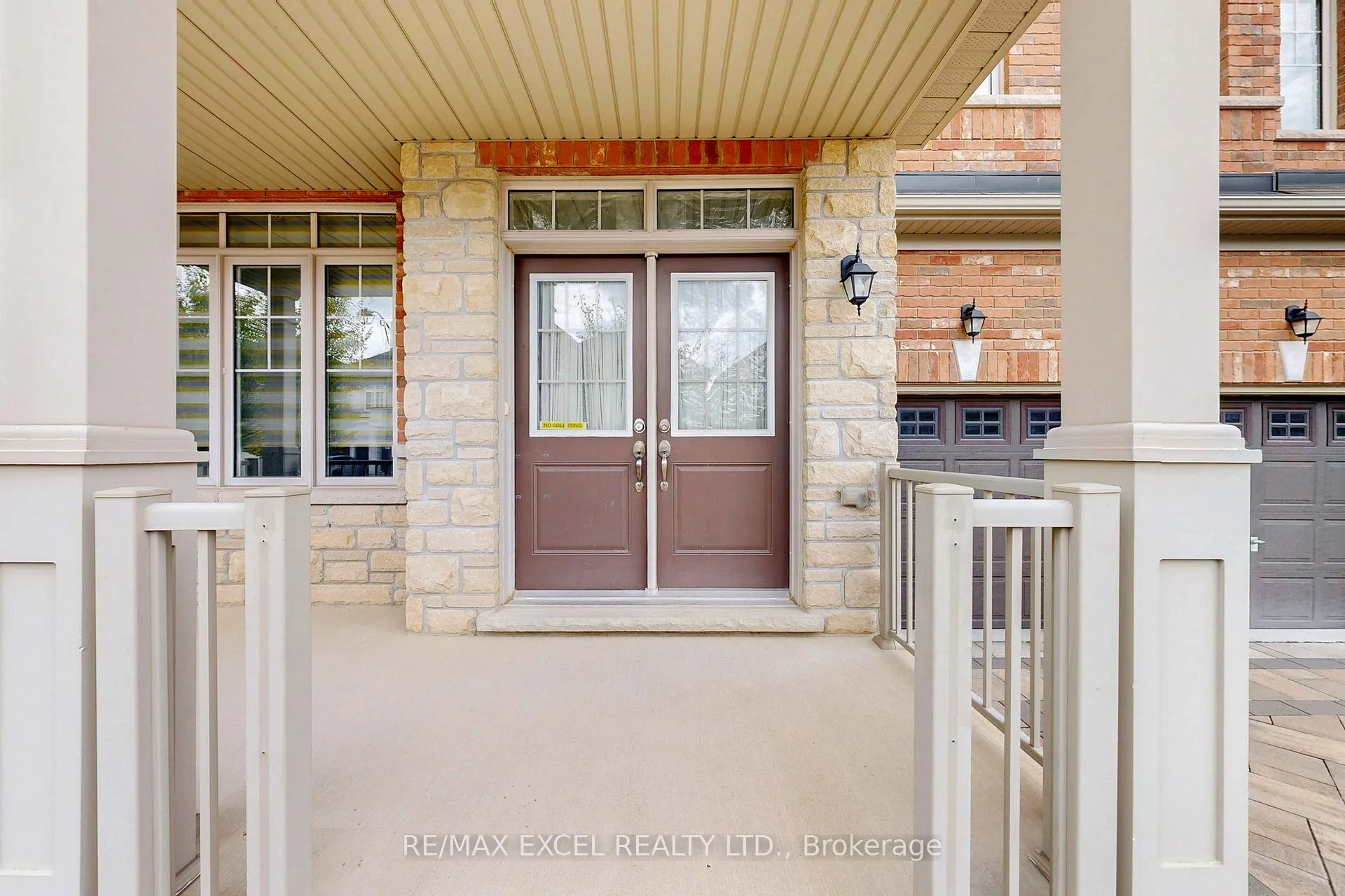 Photo 4 of 160 Roy Harper Avenue, Aurora, Rural Aurora — HOMEH
