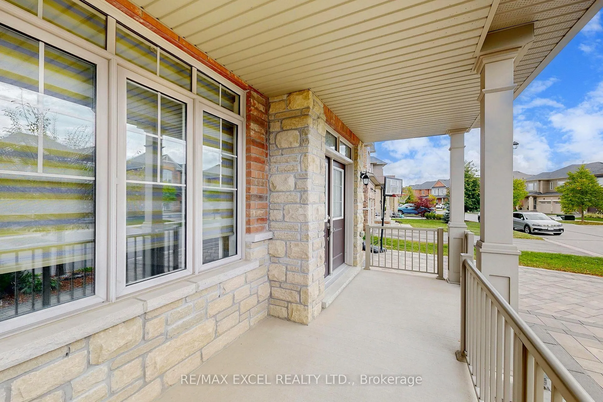 Photo 5 of 160 Roy Harper Avenue, Aurora, Rural Aurora — HOMEH