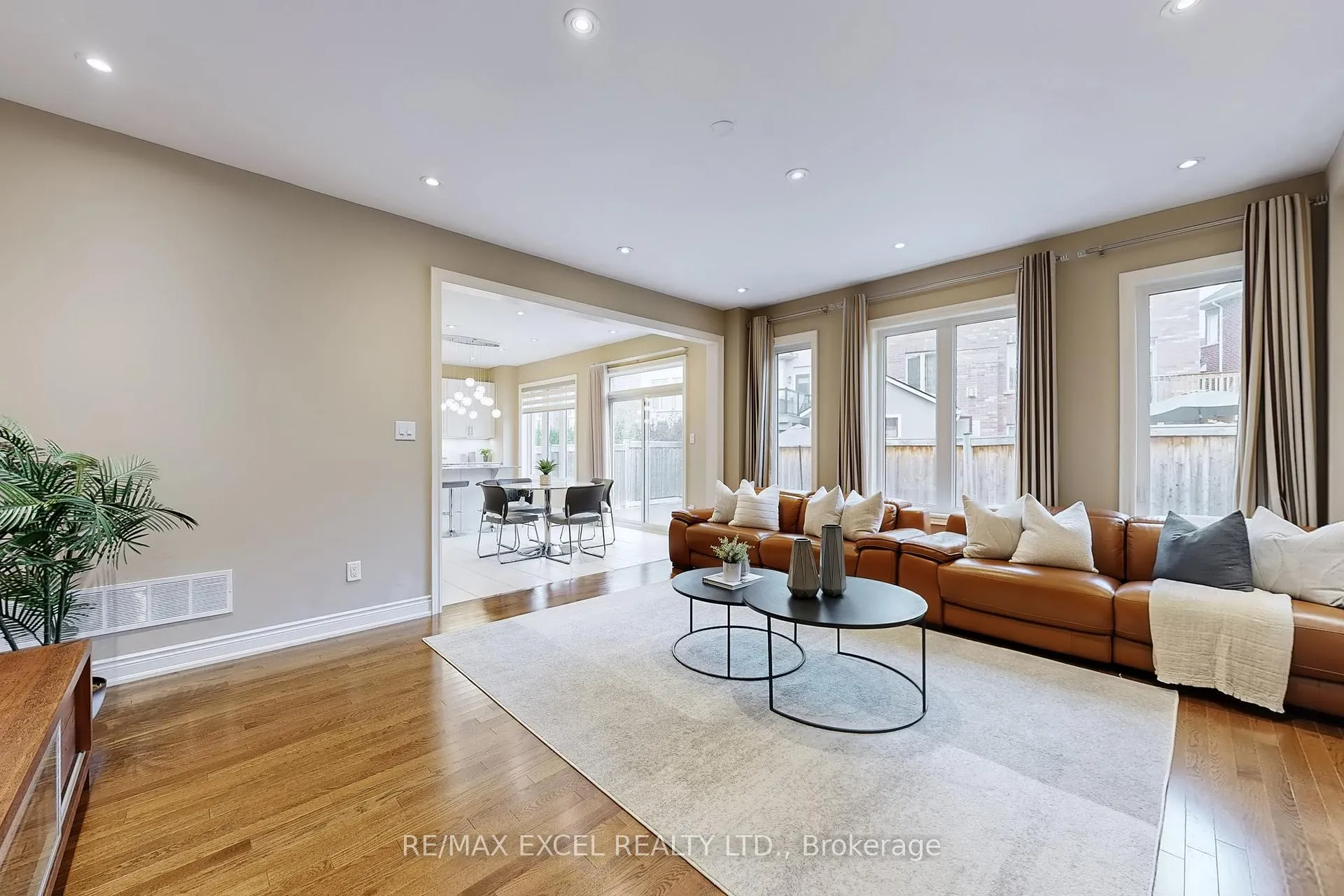 Photo 7 of 160 Roy Harper Avenue, Aurora, Rural Aurora — HOMEH