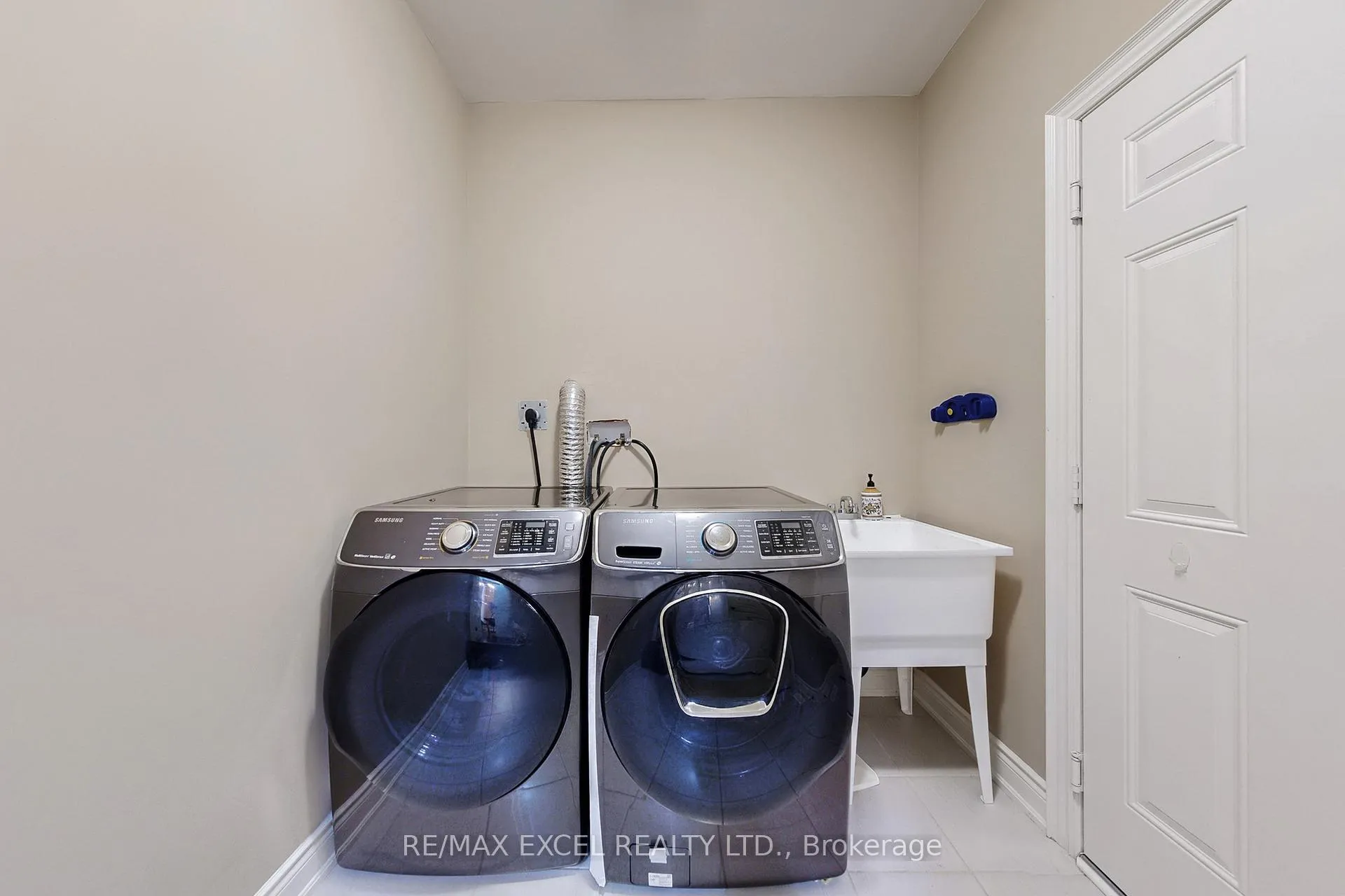Photo 25 of 160 Roy Harper Avenue, Aurora, Rural Aurora — HOMEH