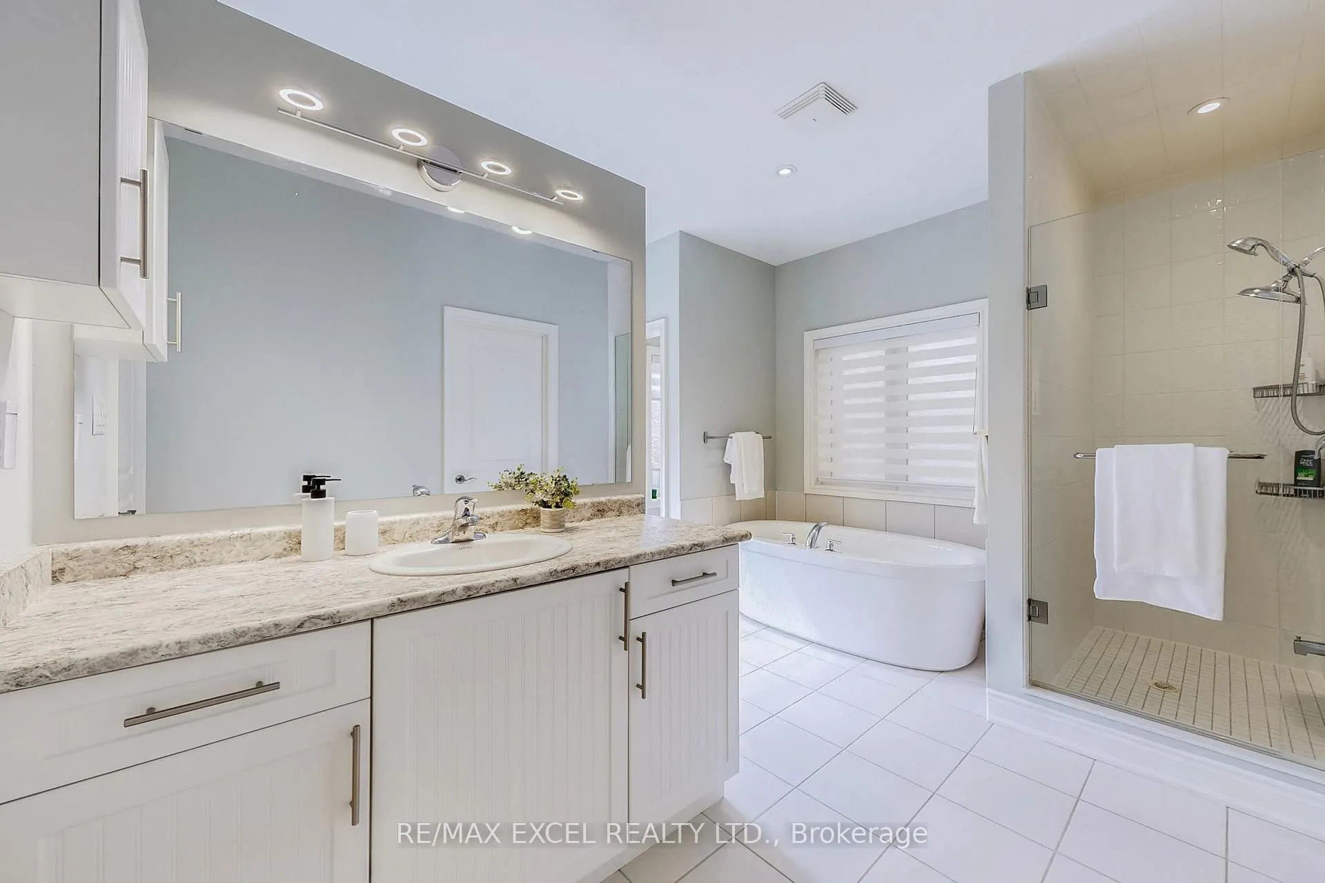 Photo 34 of 160 Roy Harper Avenue, Aurora, Rural Aurora — HOMEH