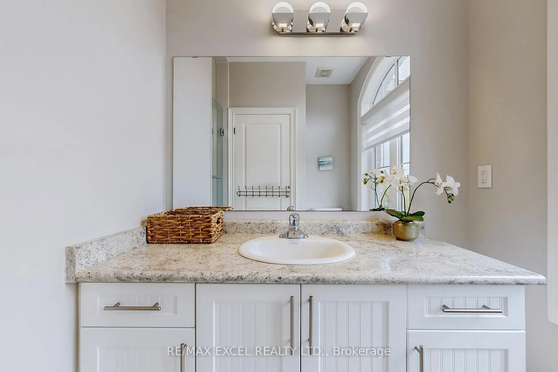 Photo 45 of 160 Roy Harper Avenue, Aurora, Rural Aurora — HOMEH